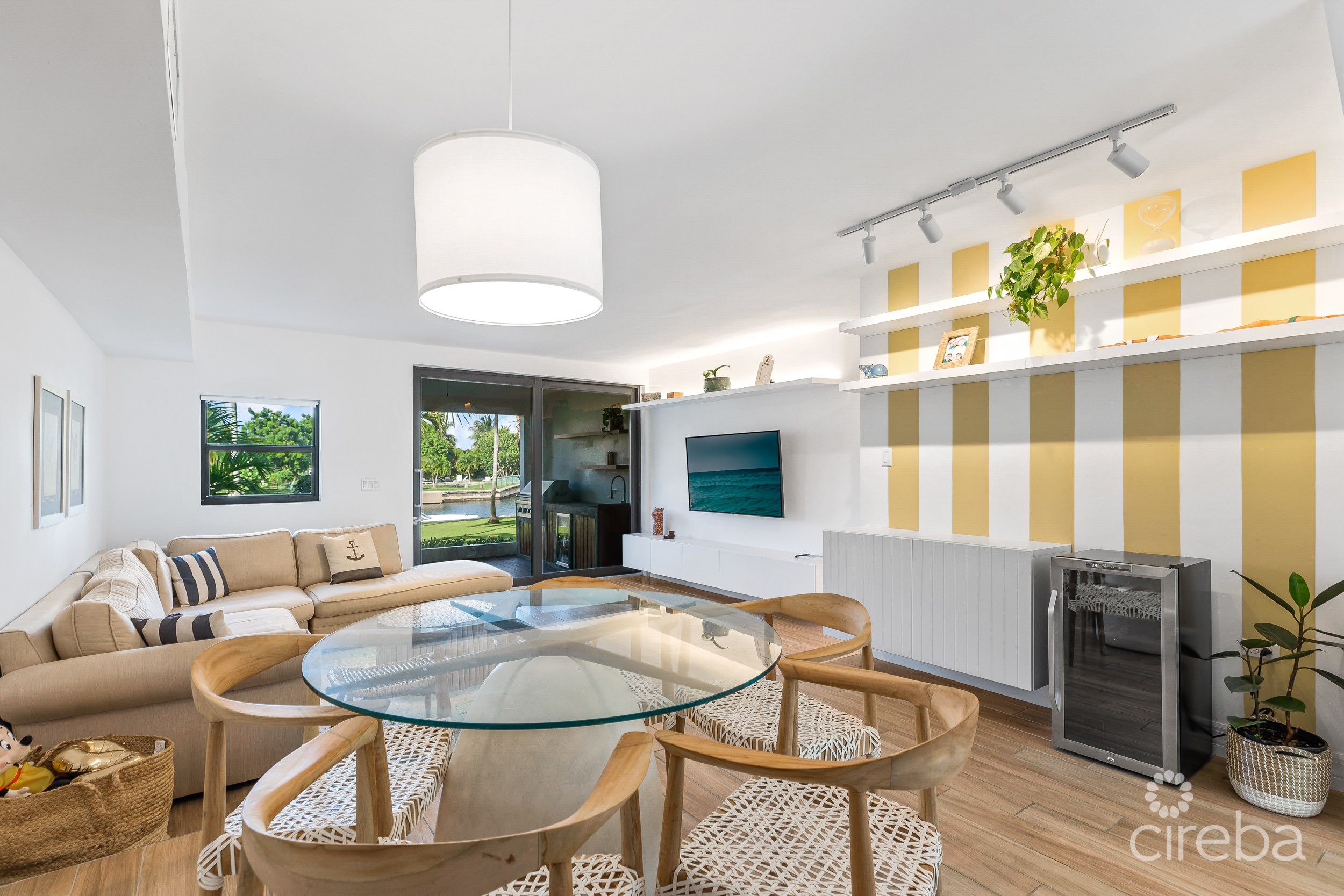 CANALFRONT 4 BED | 4.5 BATH – NEWLY RENOVATED GOVERNORS HARBOUR HOME