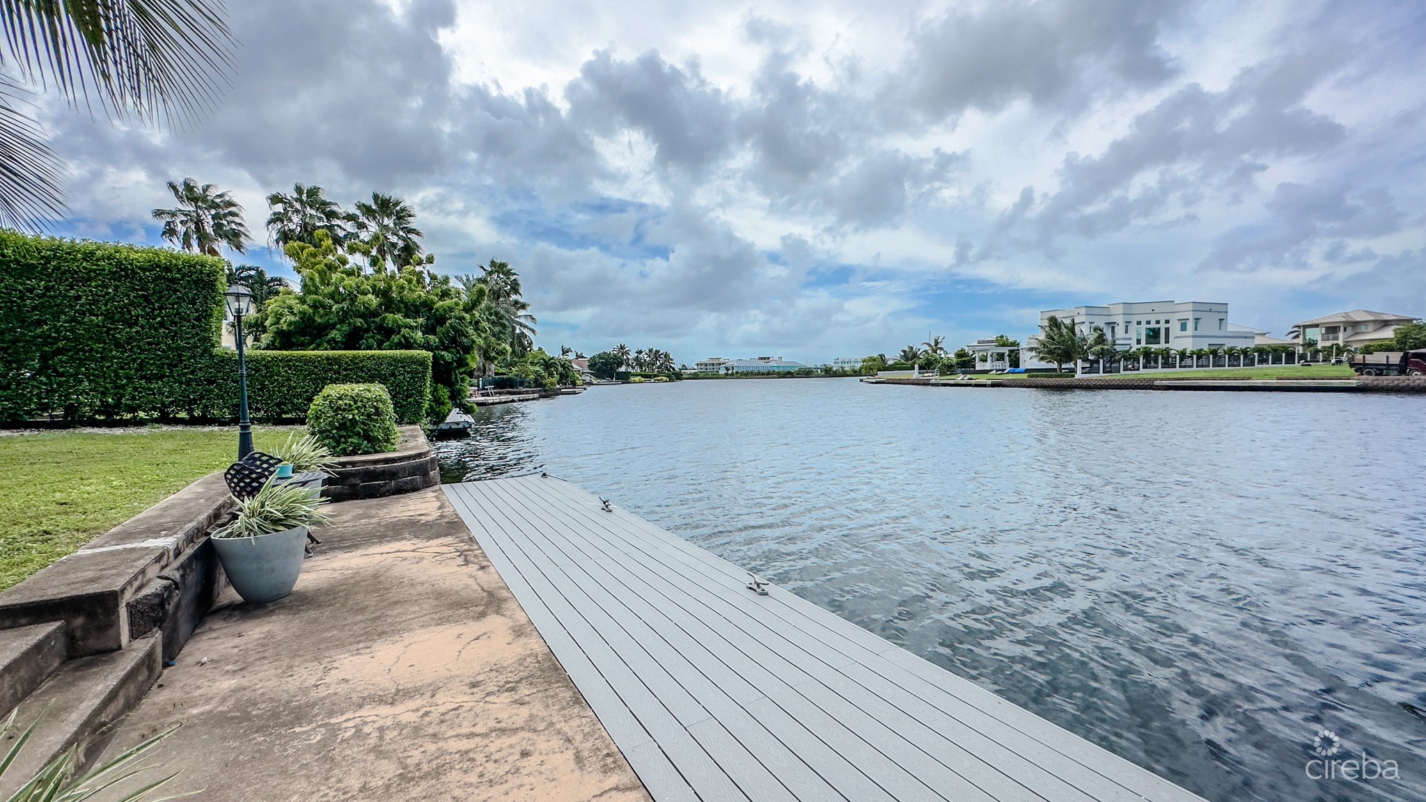 BIMINI DRIVE CANAL FRONT FAMILY HOME, GRAND HARBOUR