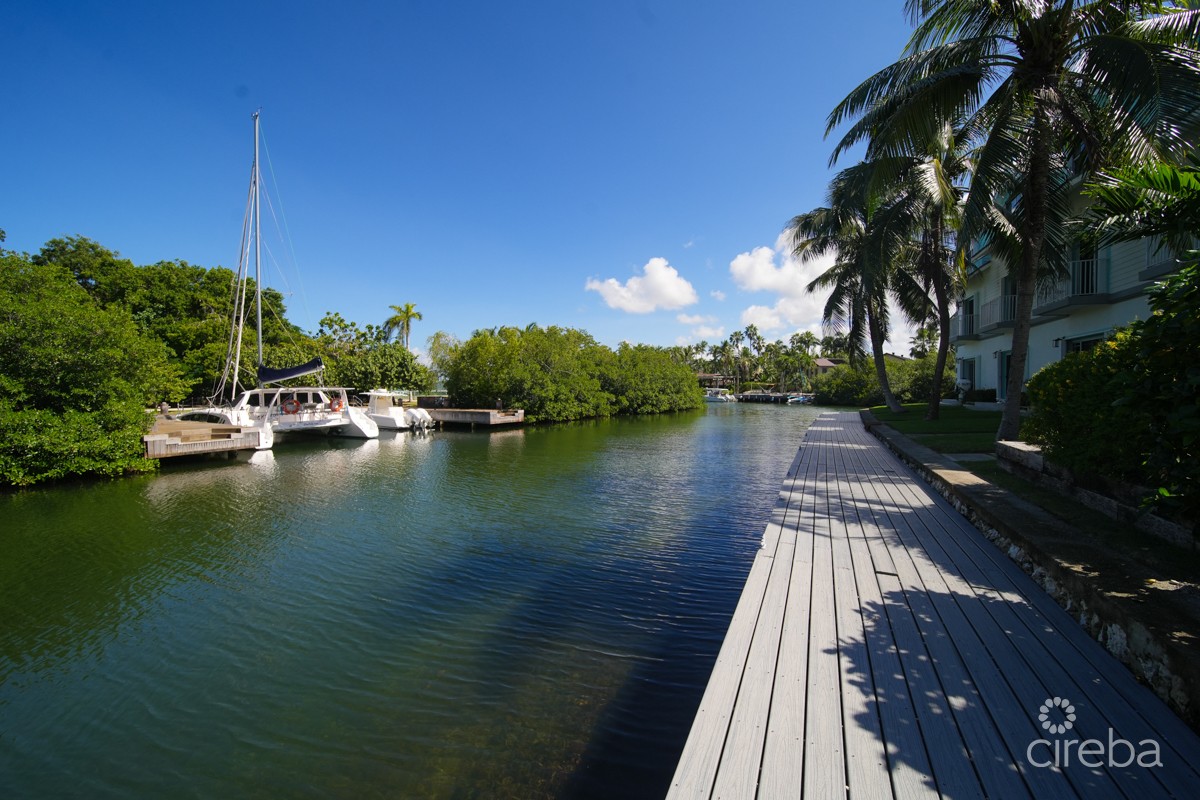 COASTAL ESCAPE – 3 BDRM CANAL FRONT PROPERTY