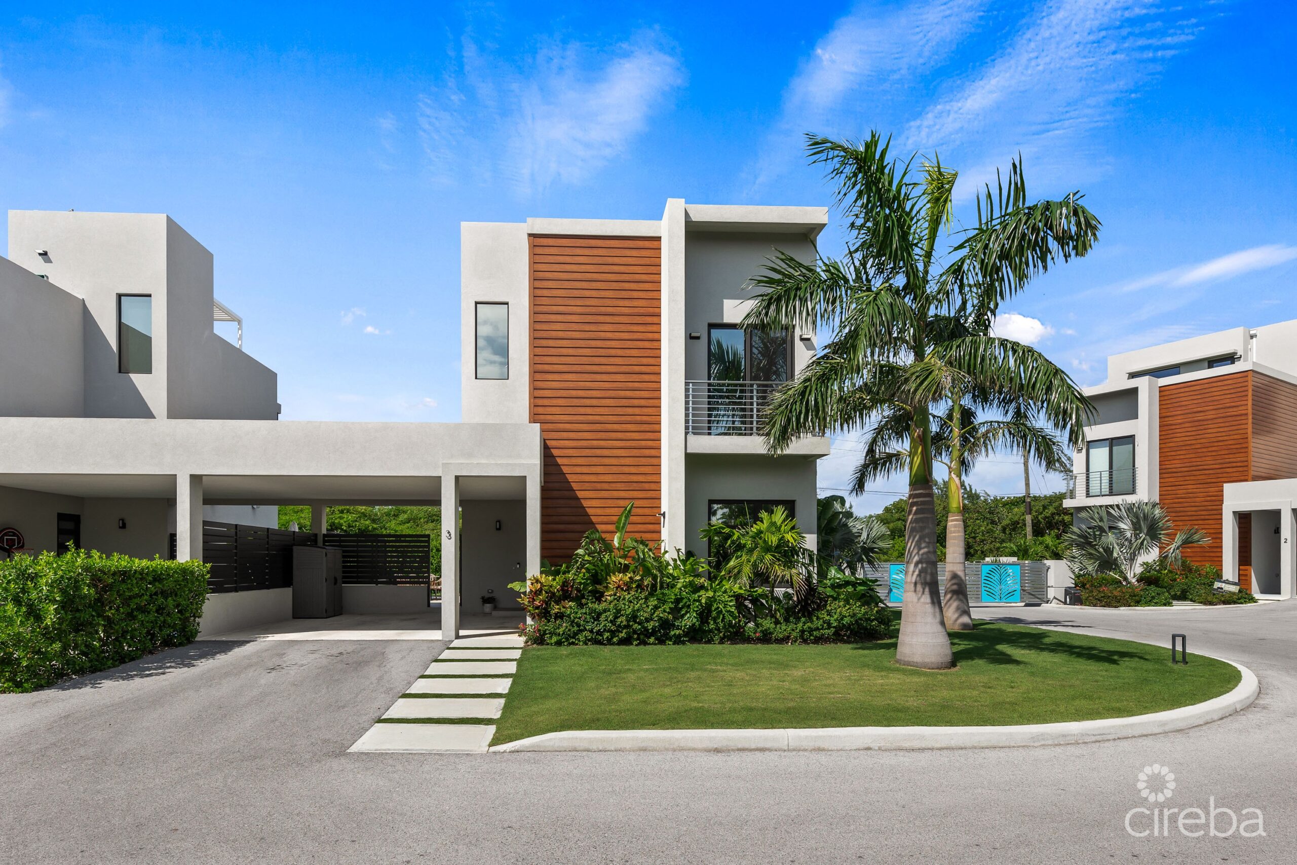 BLUE PALMS TOWNHOME 3  WITH ROOFTOP OCEAN VIEWS