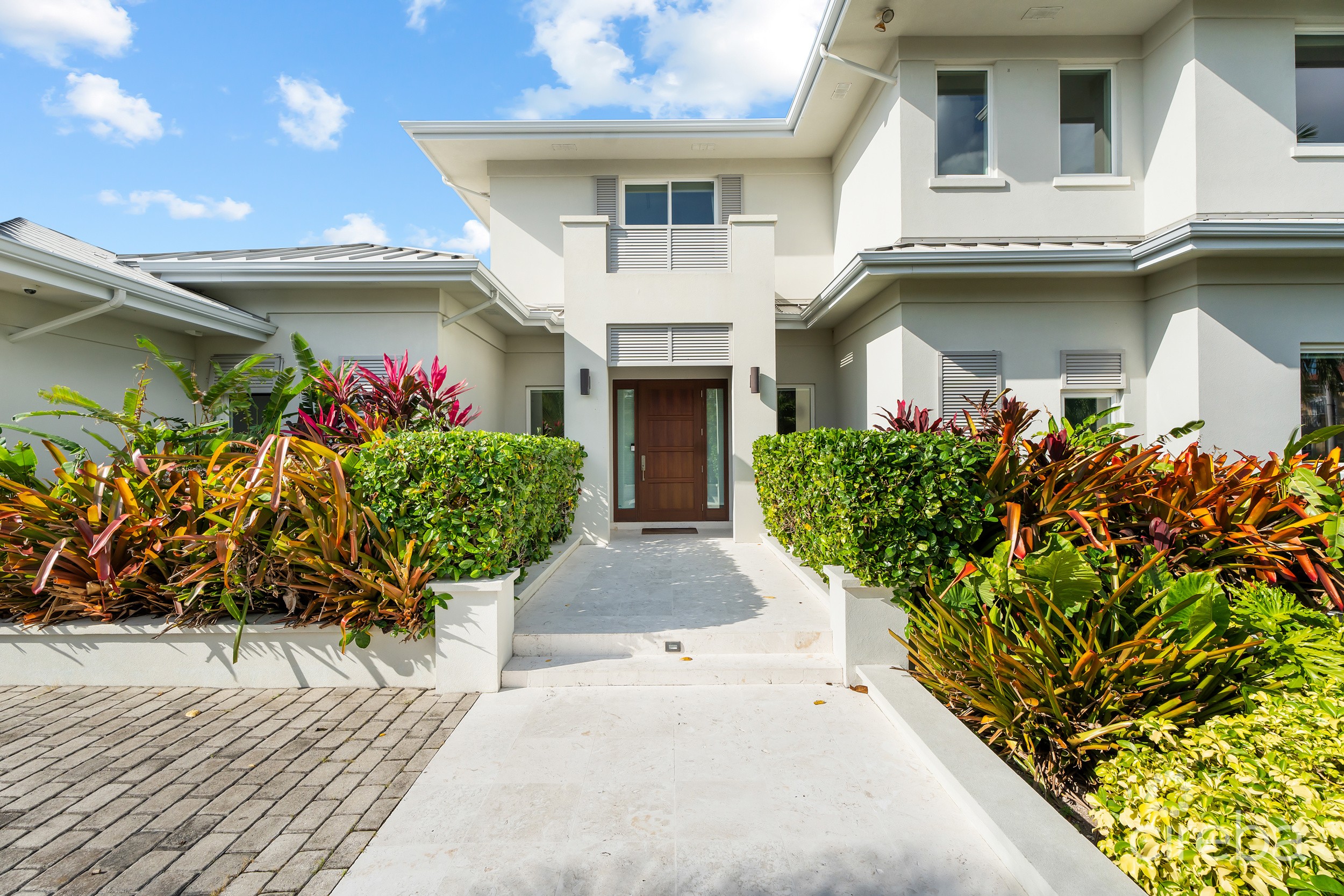 EXECUTIVE CUSTOM BUILT FAMILY HOME – THE AVENUE