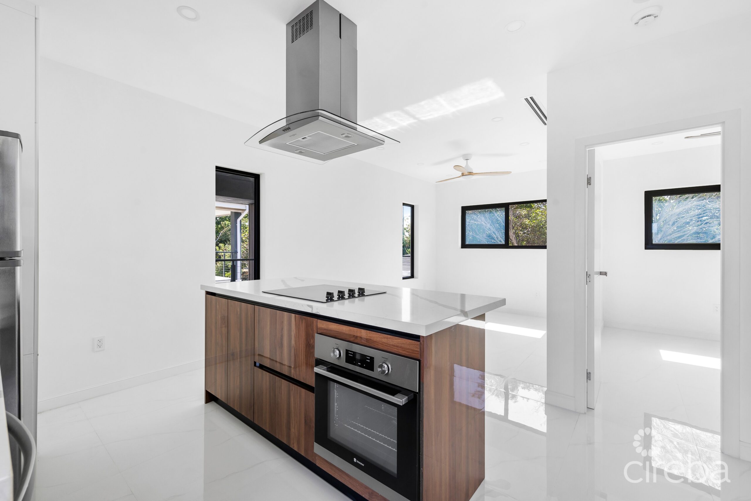 ARZA WEST BAY I5. 1- BED END UNIT. MOVE-IN READY – INCLUSIVE OF A CI$ 14,000 FURNITURE PACKAGE