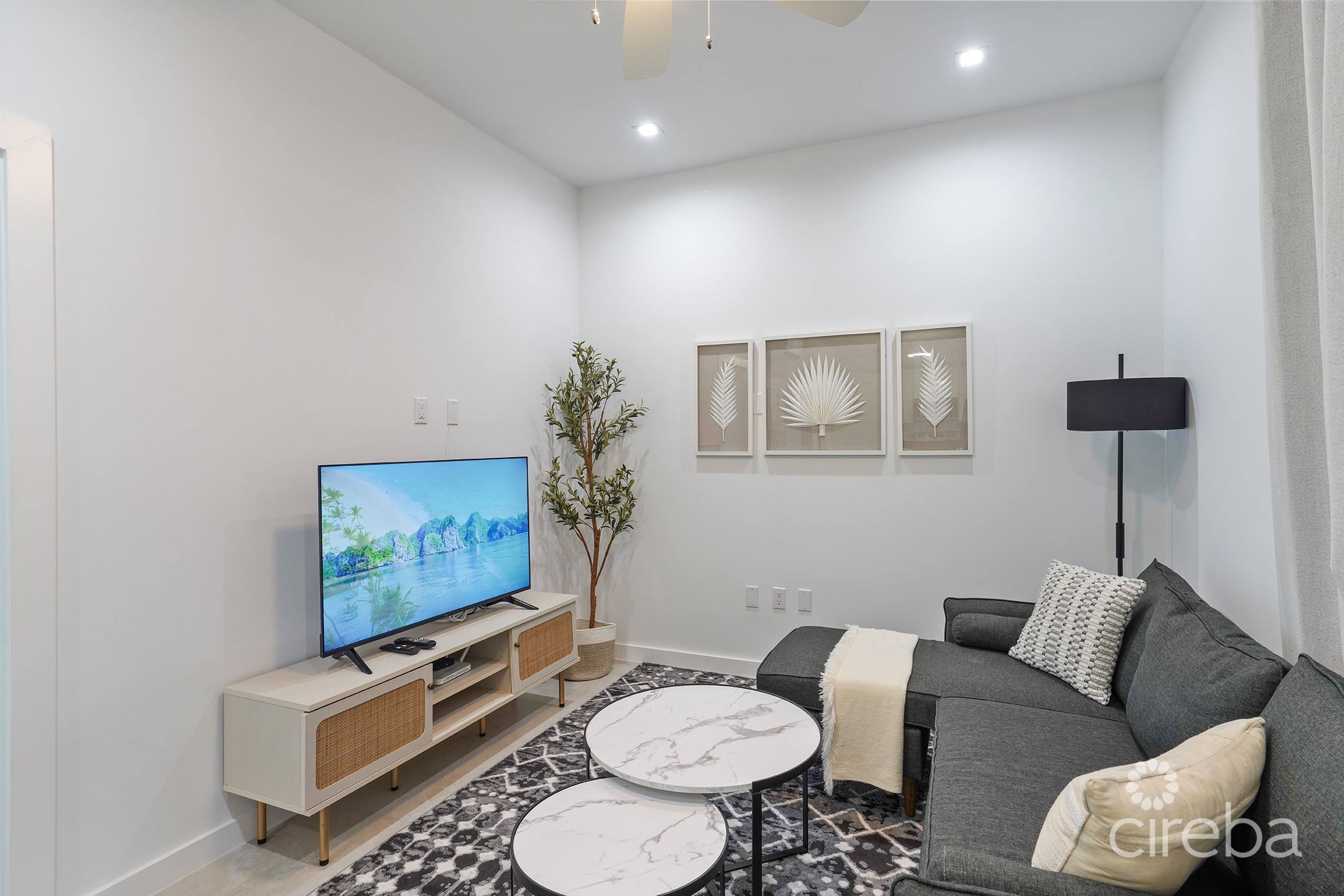 BREEZY PORT – TOP FLOOR 7
