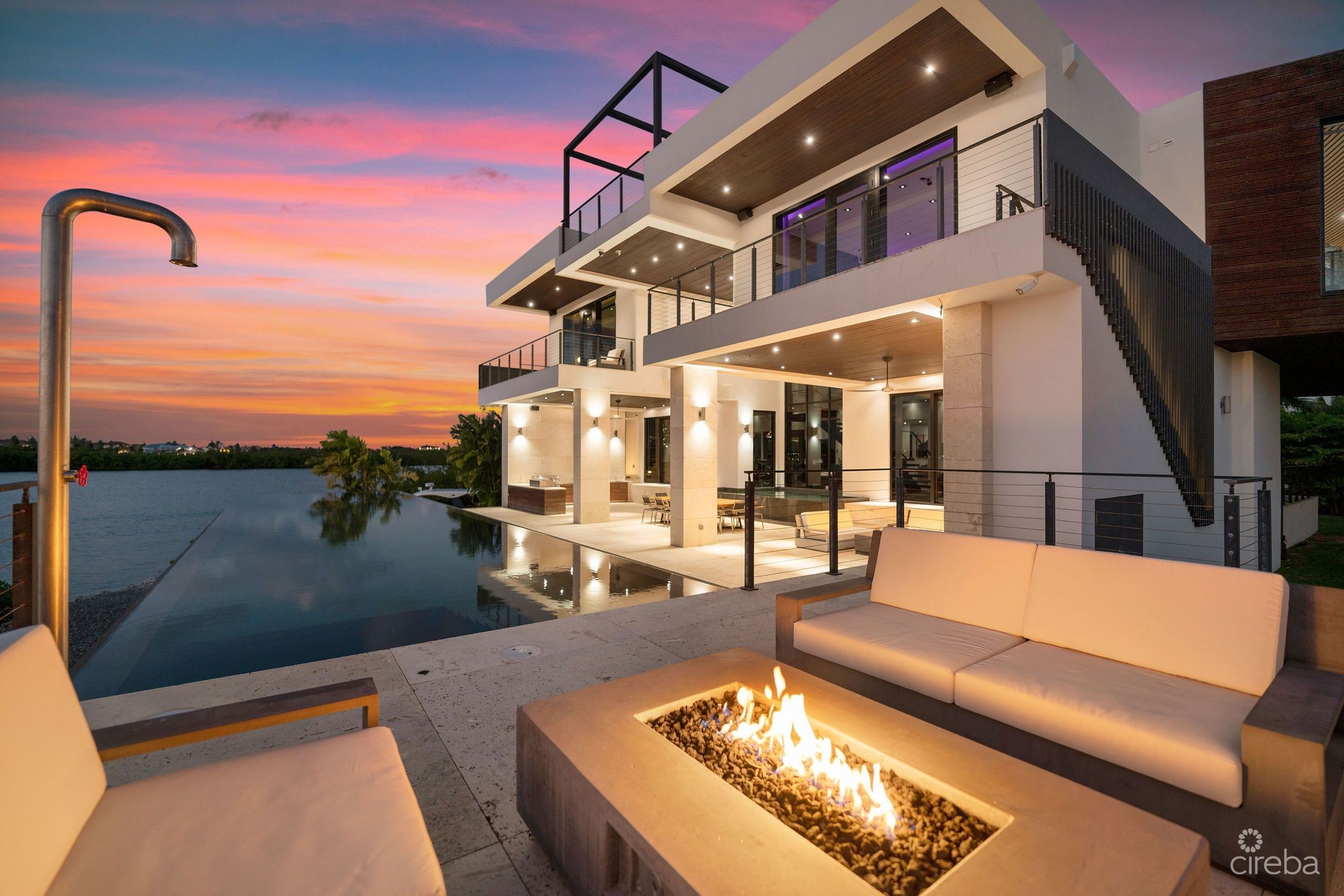 72 LALIQUE PENINSULA QUAY – SERENITY HOUSE IN CRYSTAL HARBOUR
