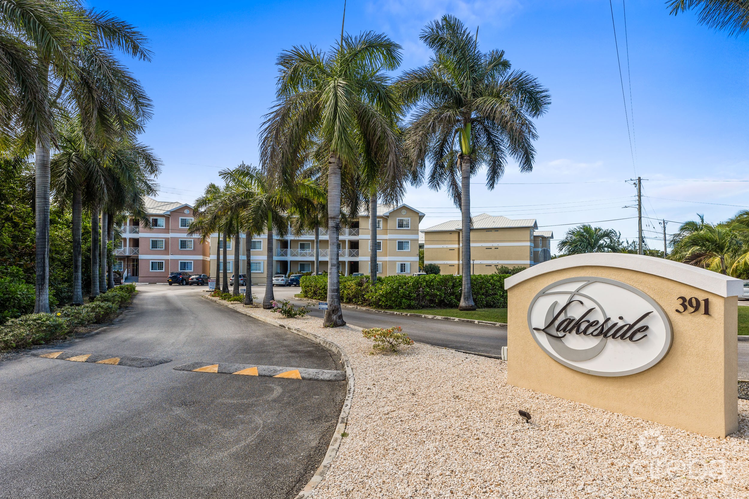 LAKESIDE VILLAS 1 BED / 1 BATH