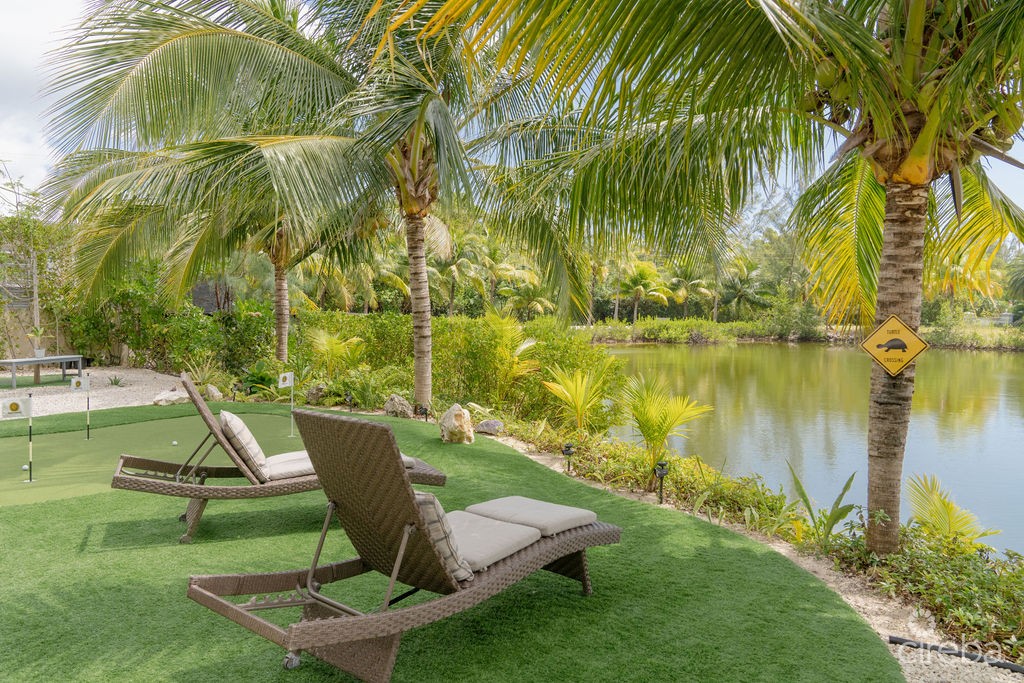 COCONUT VILLAGE STAND ALONE LAKEFRONT HOME