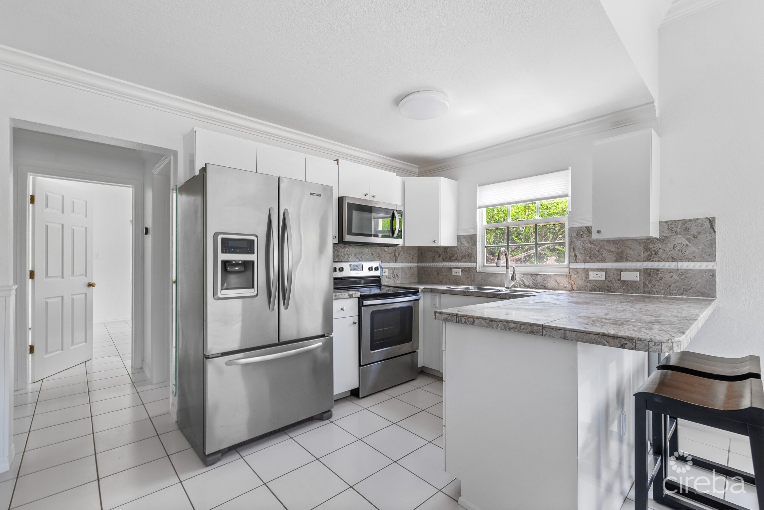 MAHOGANY LANE 5, WEST BAY APARTMENT