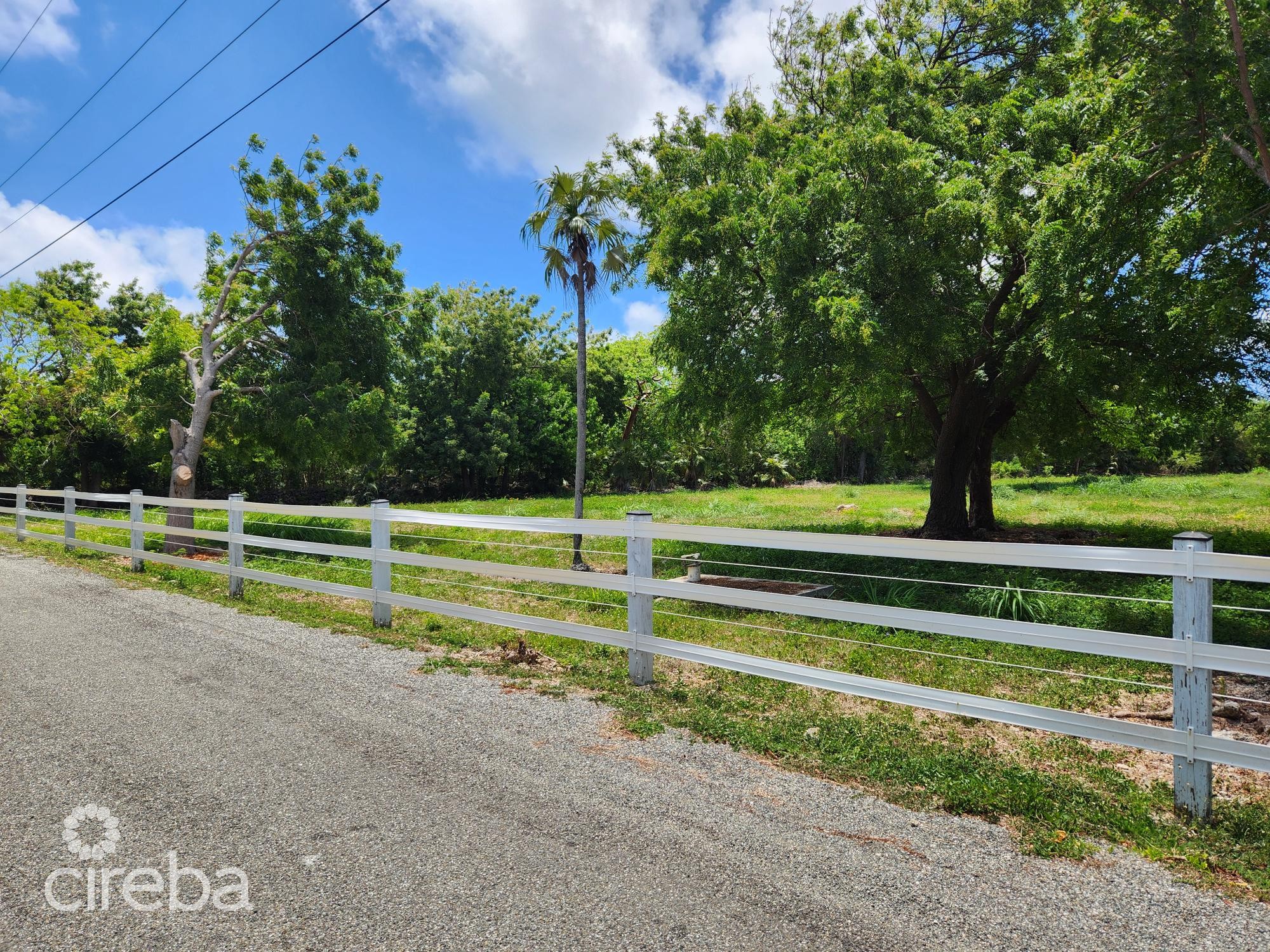 SUNNYFIELD DRIVE – 3 AWESOME ACRES!