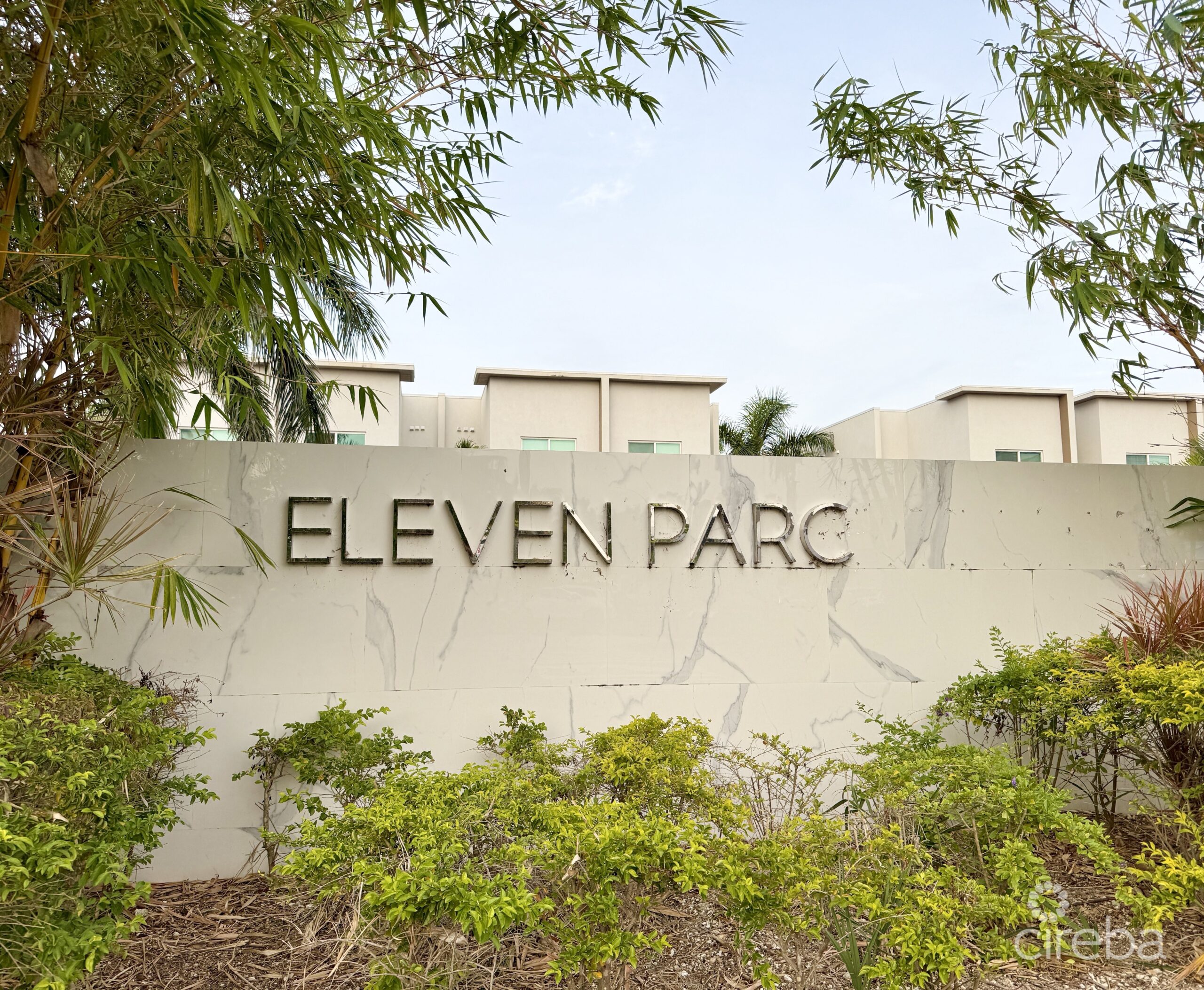 ELEVEN PARC TOWNHOME – PRIME LOCATION IN SEVEN MILE BEACH CORRIDOR