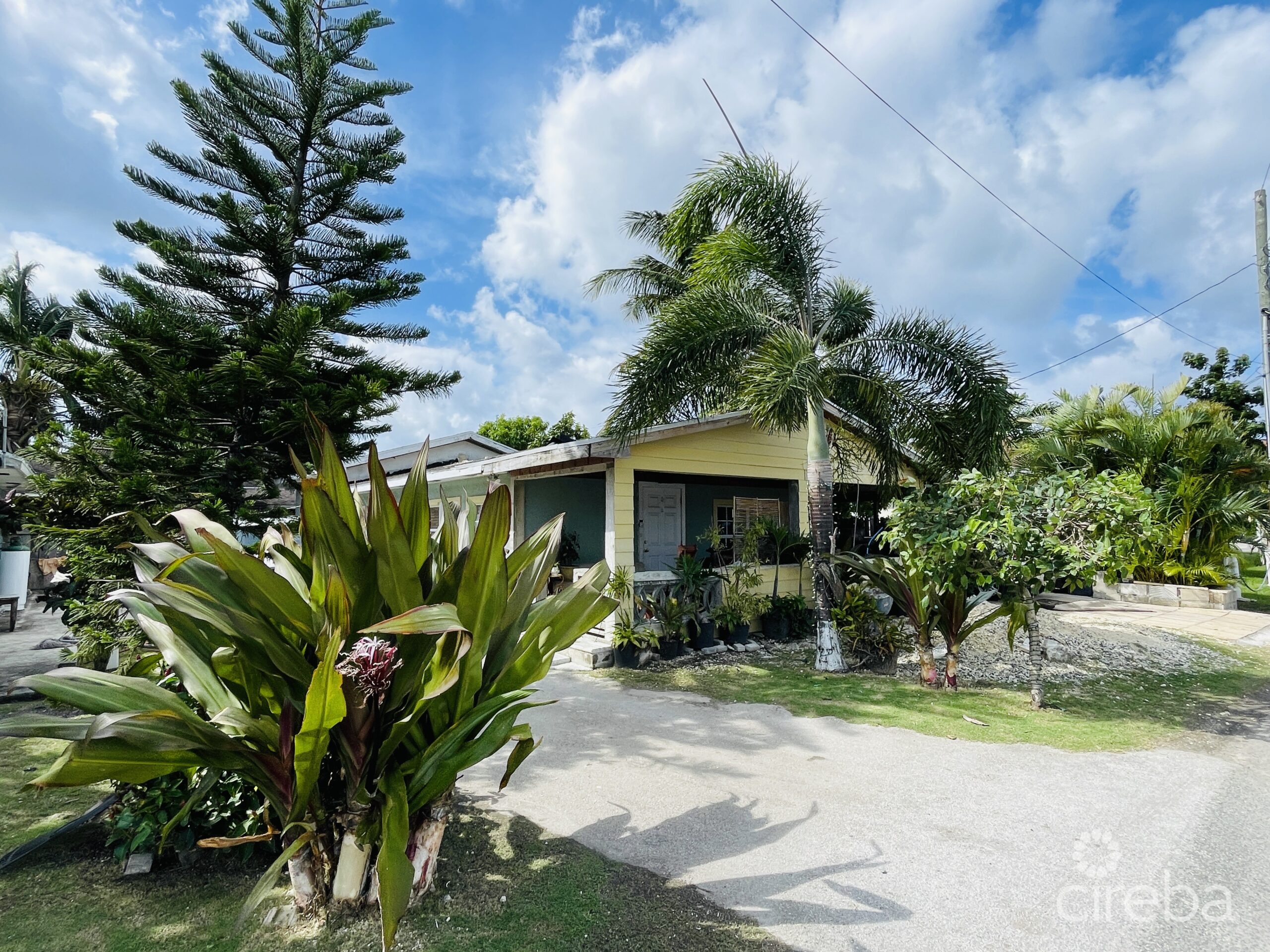 3 BEDROOM HOUSE WITH THREE ADDITIONAL FLATLETS IN GEORGE TOWN