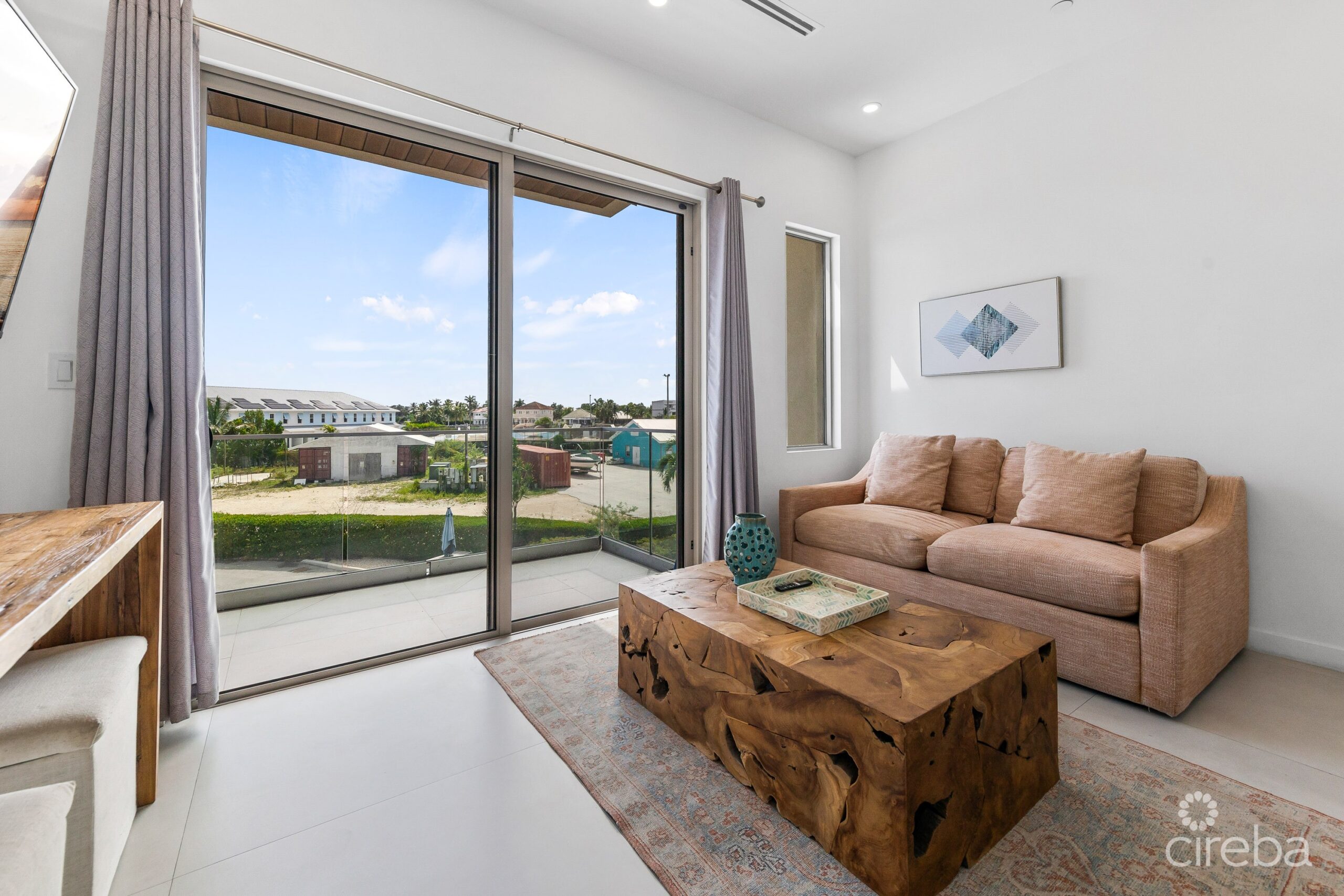 HARBOUR WALK TURNKEY BOUTIQUE CONDO