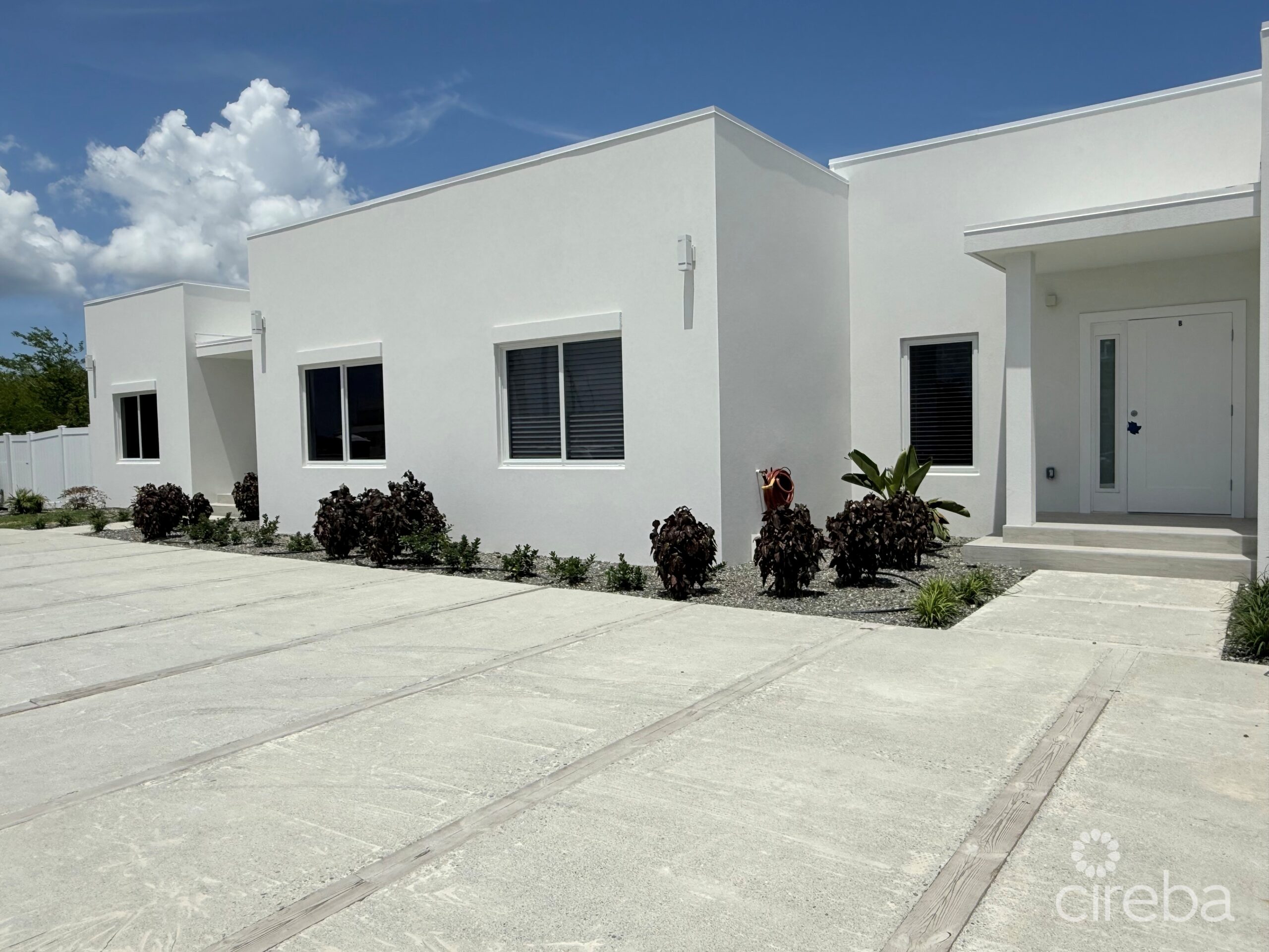 BODDEN TOWN DUPLEX – BLANCO, UNIT A