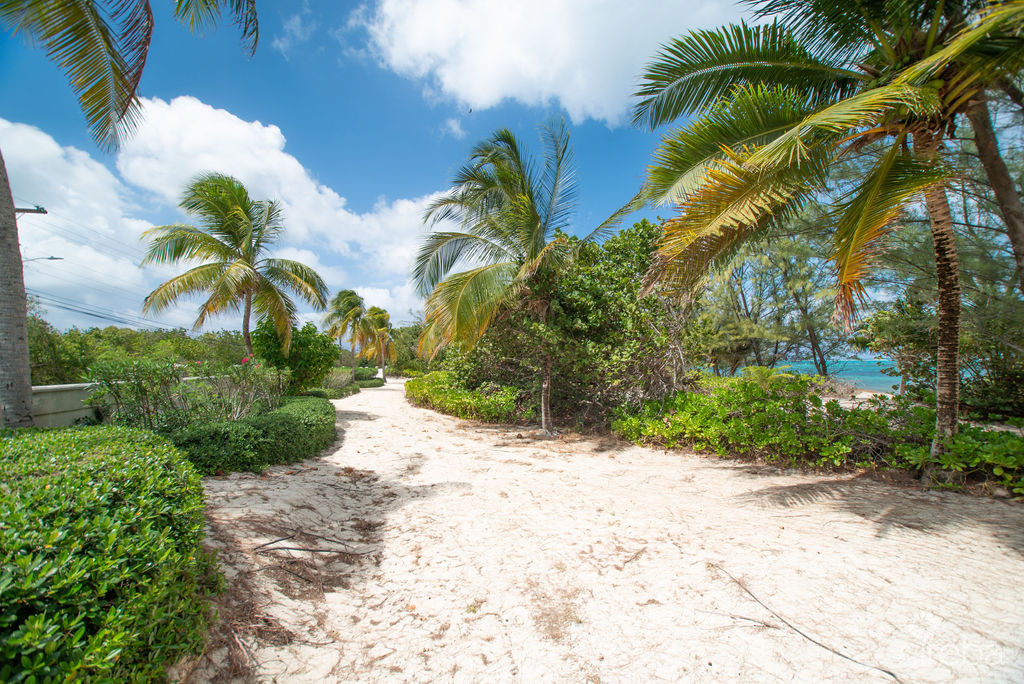 THE SAND BLUFF ESTATE | GUN BAY, EAST END