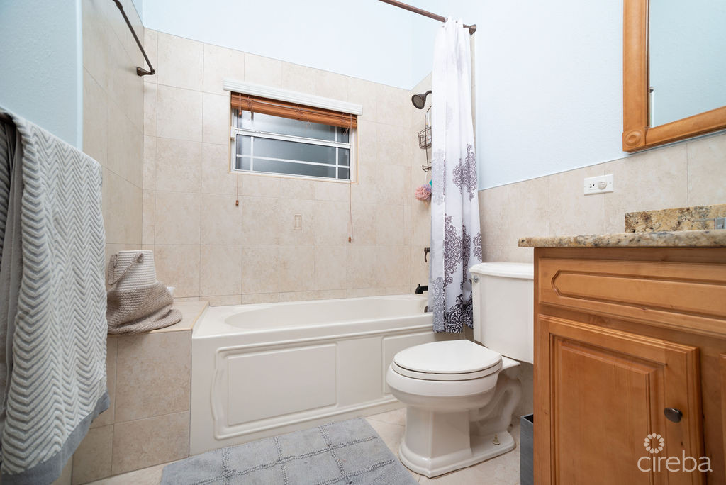 CANAL FRONT – FAMILY HOME SAVANNAH