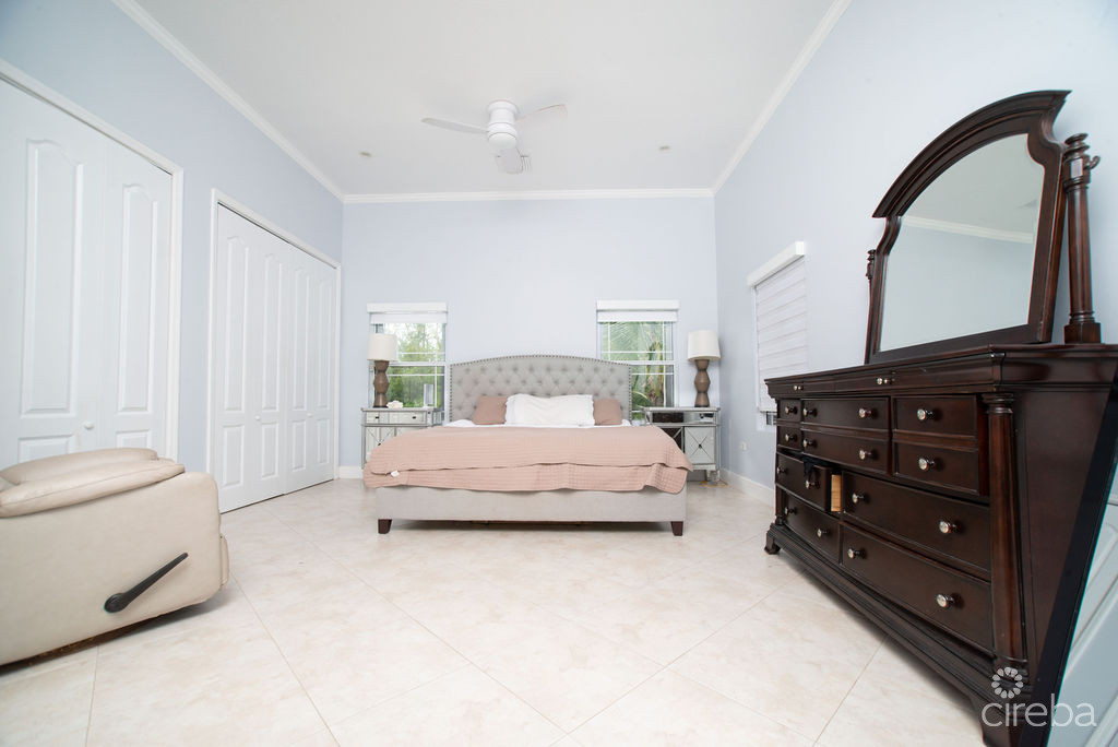 CANAL FRONT – FAMILY HOME SAVANNAH