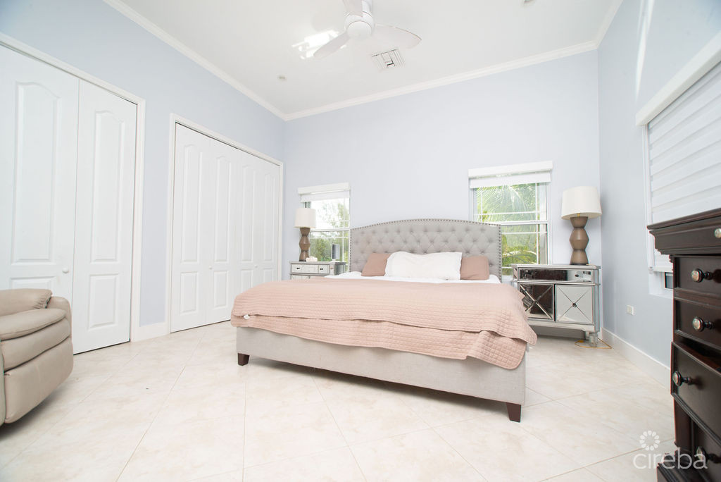 CANAL FRONT – FAMILY HOME SAVANNAH