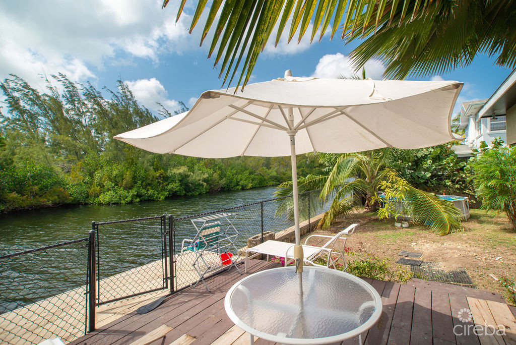 CANAL FRONT – FAMILY HOME SAVANNAH