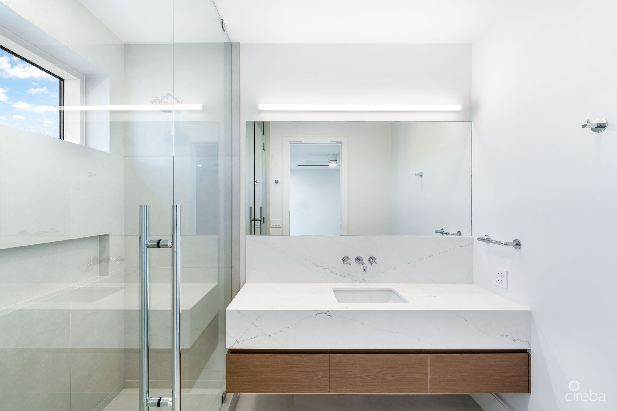 AQUA 1 – LUXURY CONDO ON SEVEN MILE BEACH