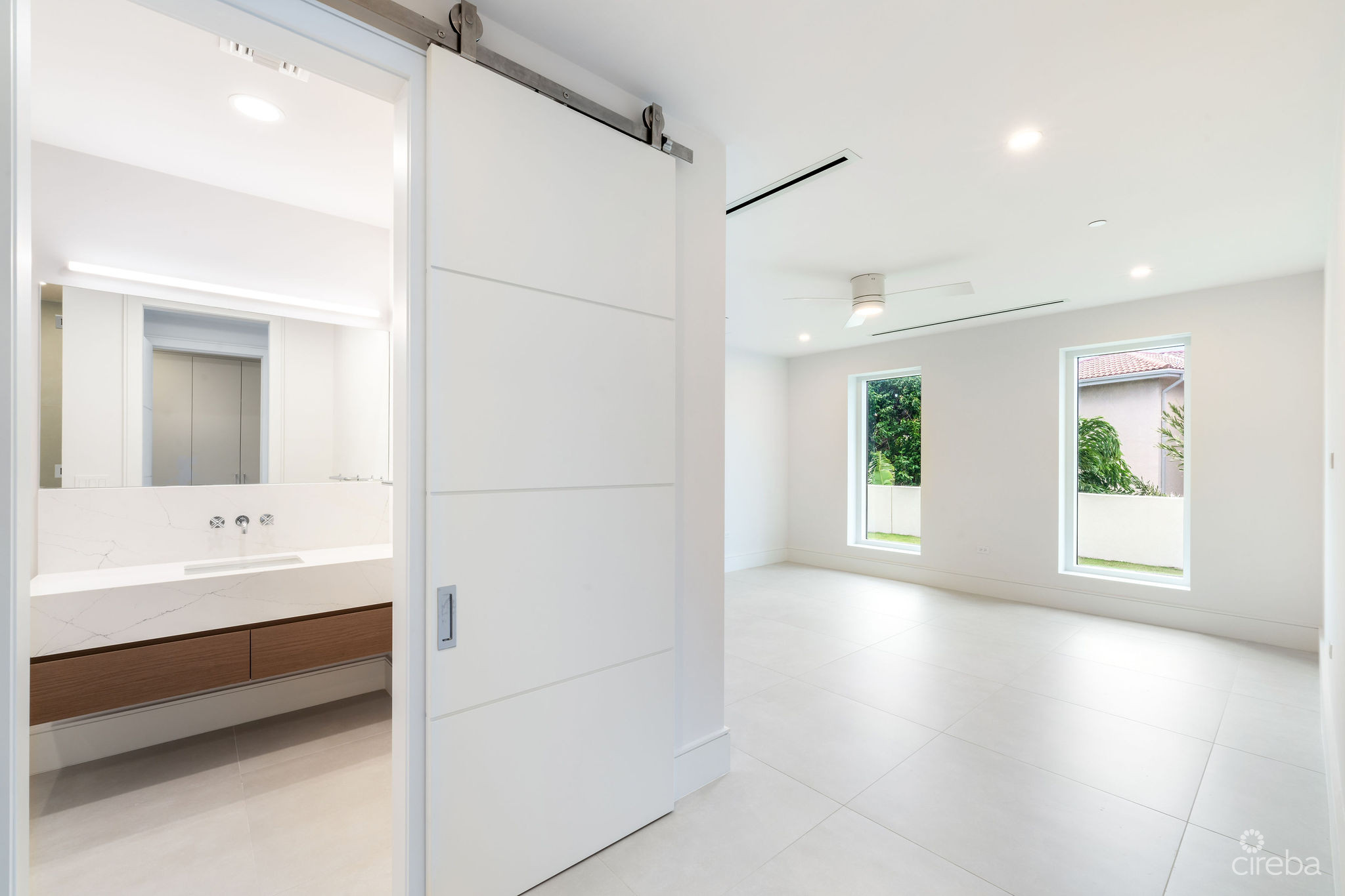 AQUA 1 – LUXURY CONDO ON SEVEN MILE BEACH