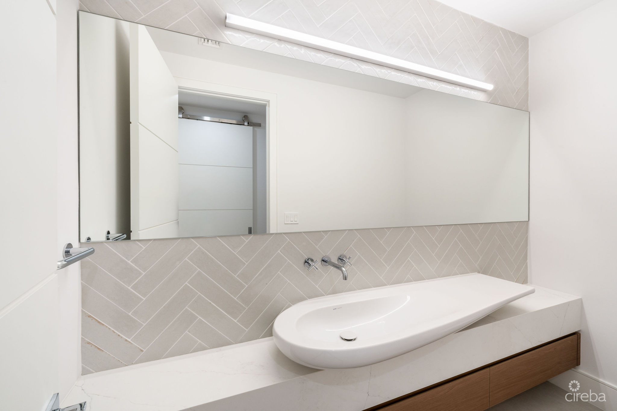 AQUA 1 – LUXURY CONDO ON SEVEN MILE BEACH