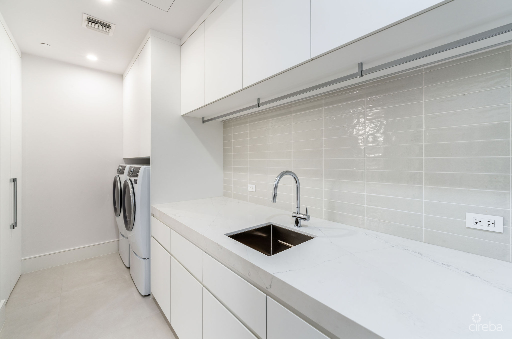 AQUA 1 – LUXURY CONDO ON SEVEN MILE BEACH