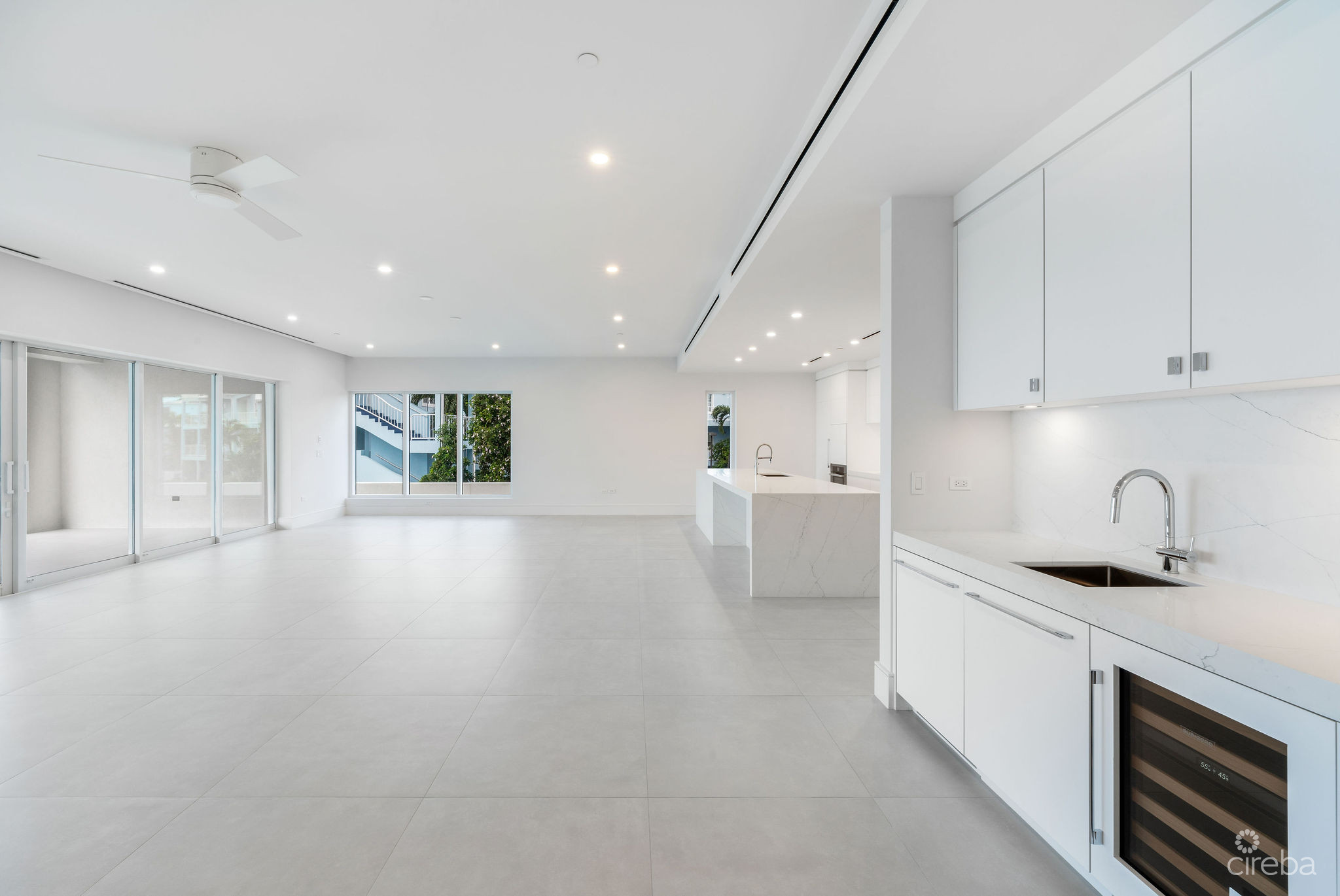 AQUA 1 – LUXURY CONDO ON SEVEN MILE BEACH