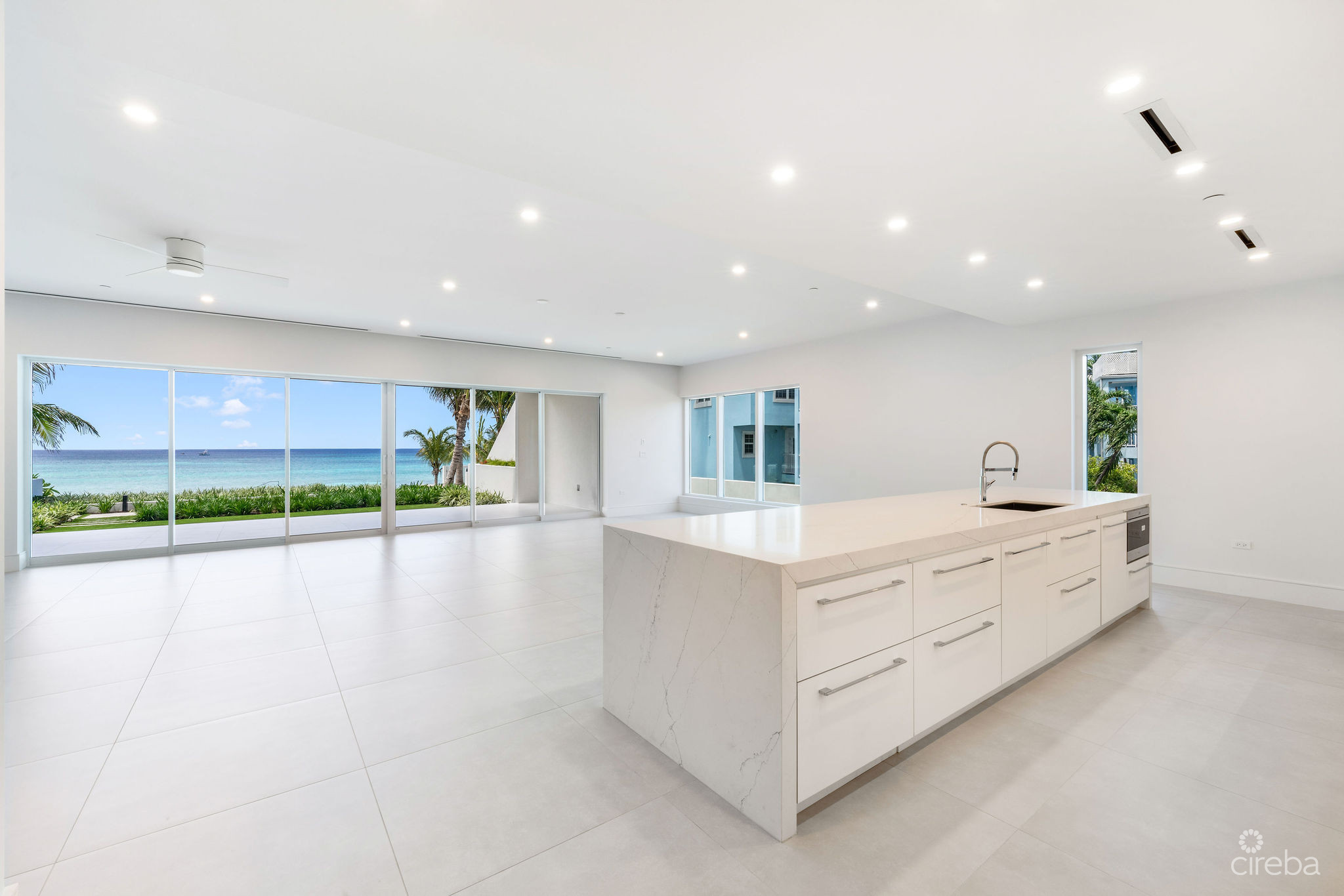 AQUA 1 – LUXURY CONDO ON SEVEN MILE BEACH