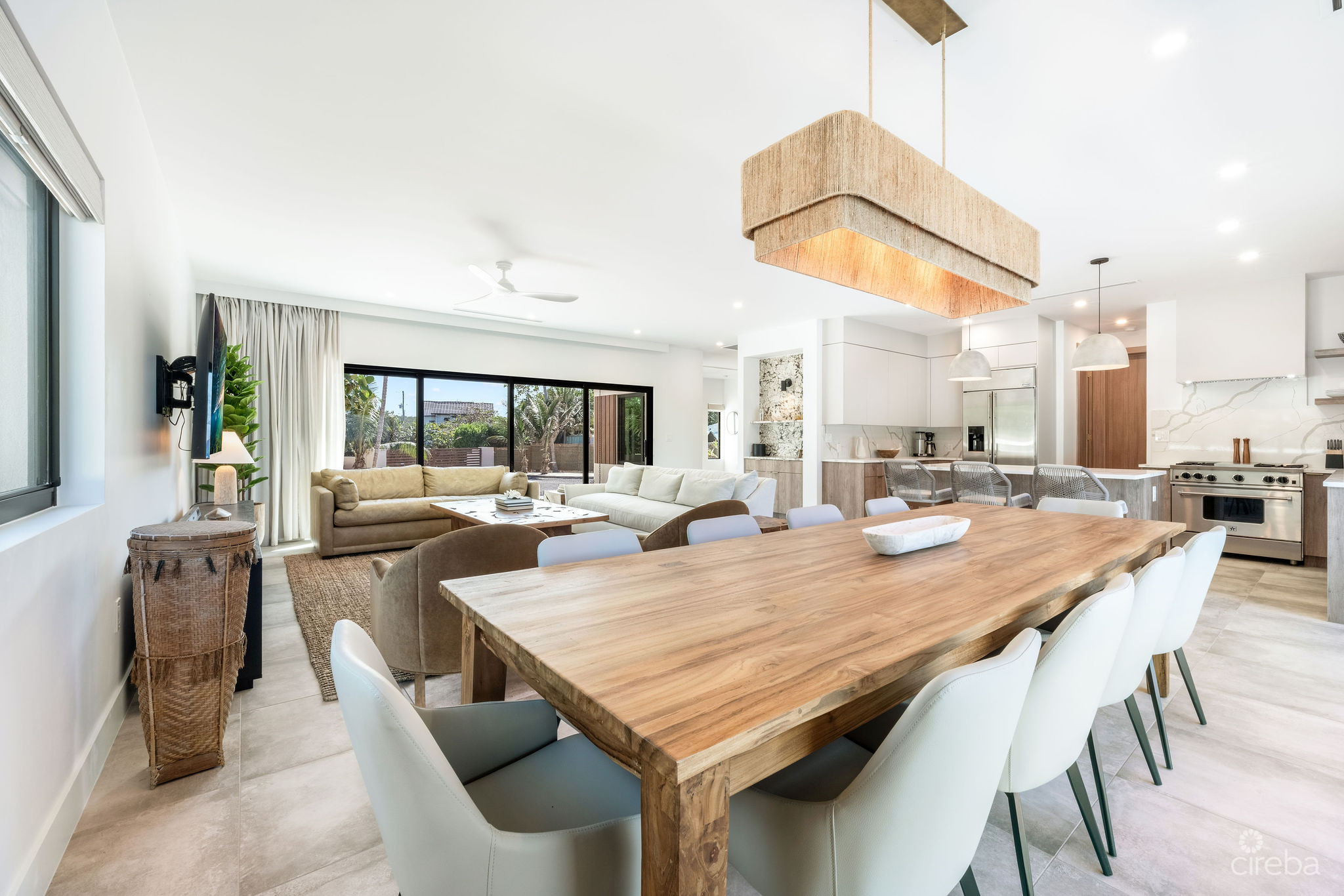 HALCYON POINT – EXPERIENCE  LUXURY FIRSTHAND