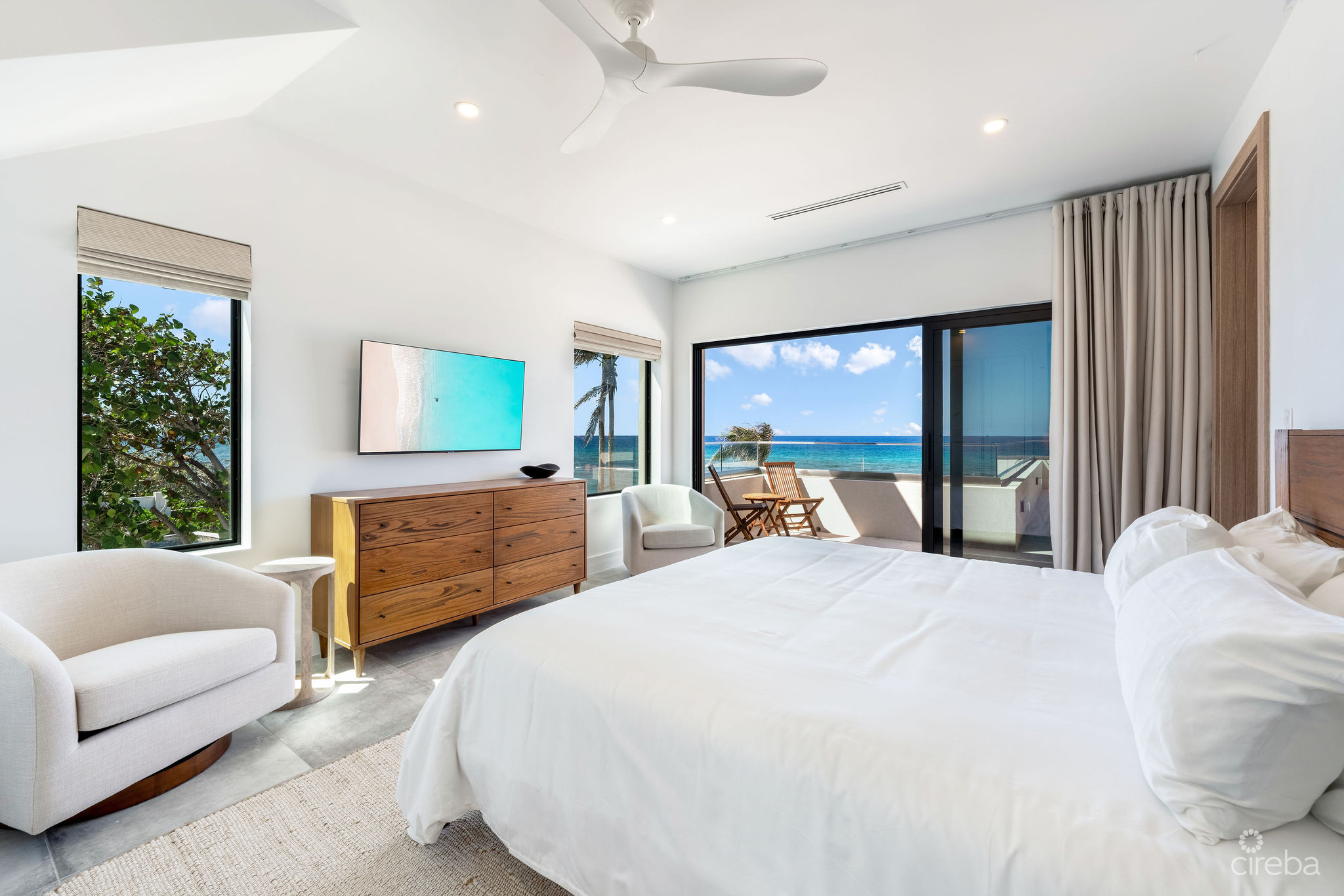 HALCYON POINT – EXPERIENCE  LUXURY FIRSTHAND