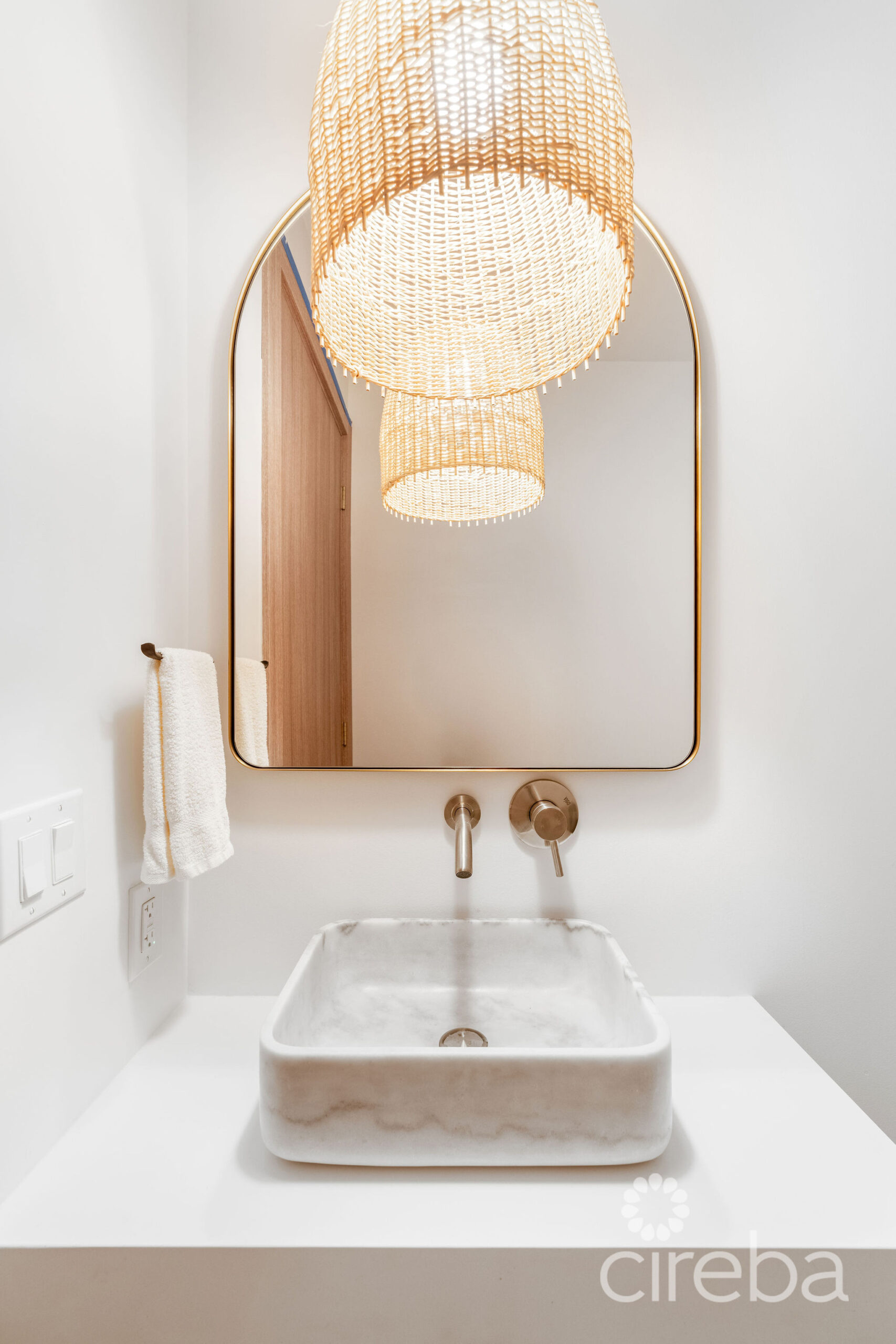 HALCYON POINT – EXPERIENCE  LUXURY FIRSTHAND