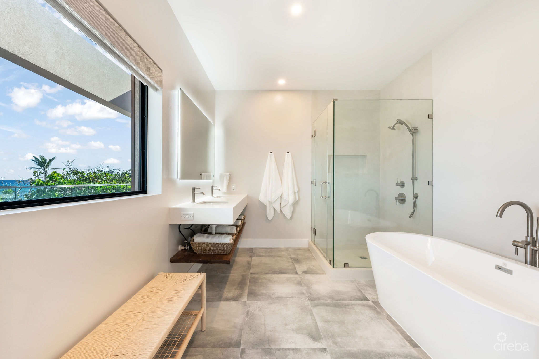 HALCYON POINT – EXPERIENCE  LUXURY FIRSTHAND