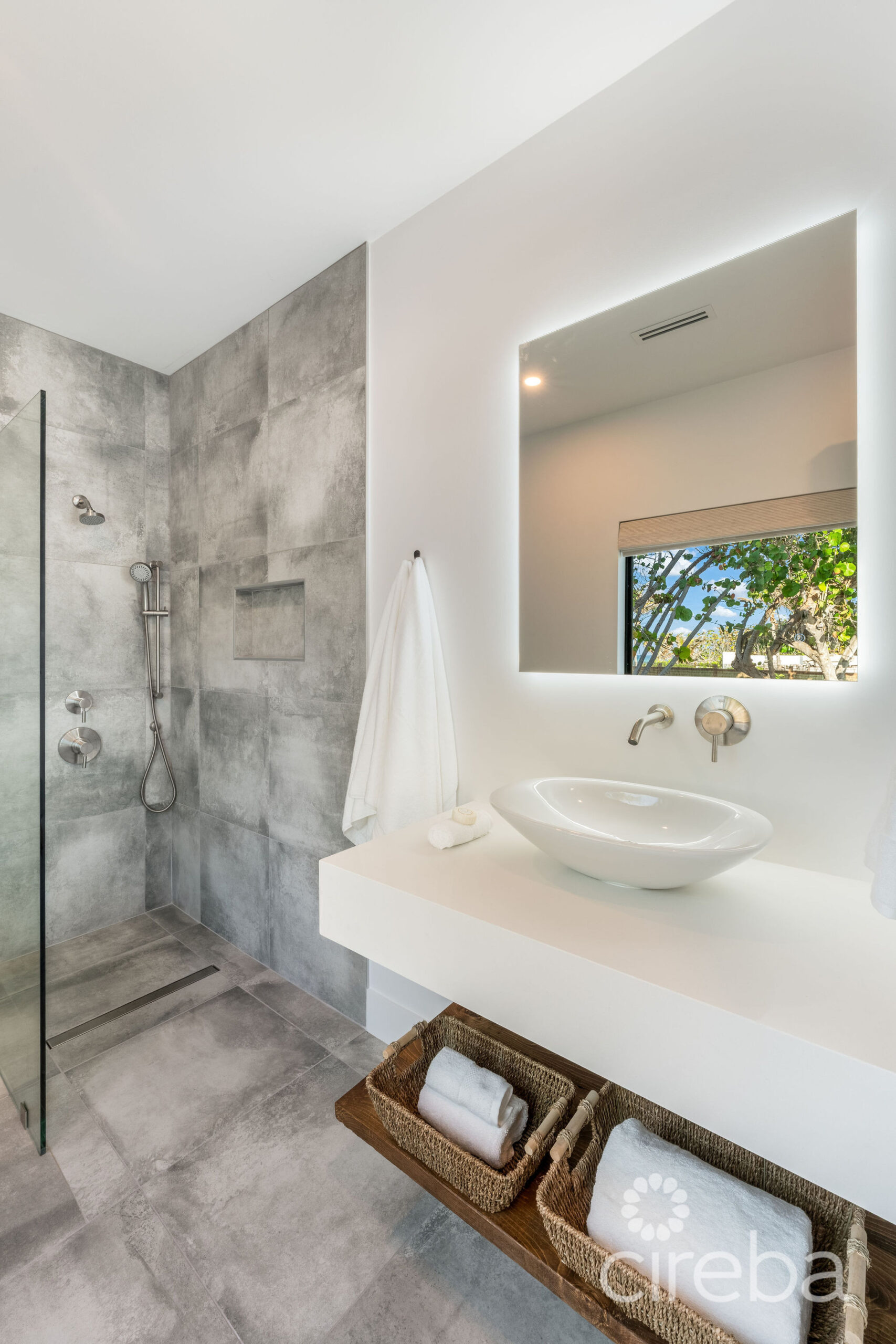 HALCYON POINT – EXPERIENCE  LUXURY FIRSTHAND