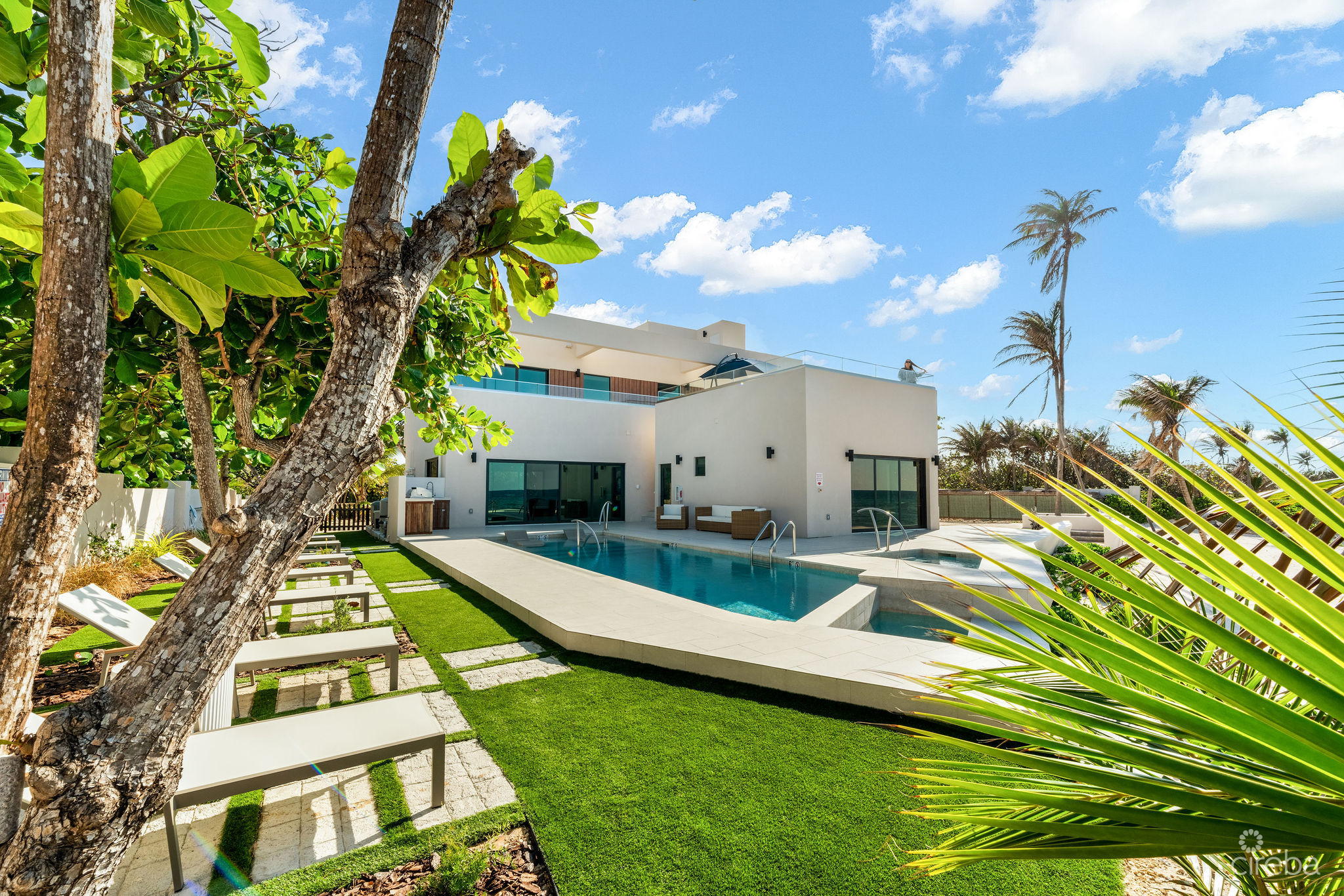 HALCYON POINT – EXPERIENCE  LUXURY FIRSTHAND