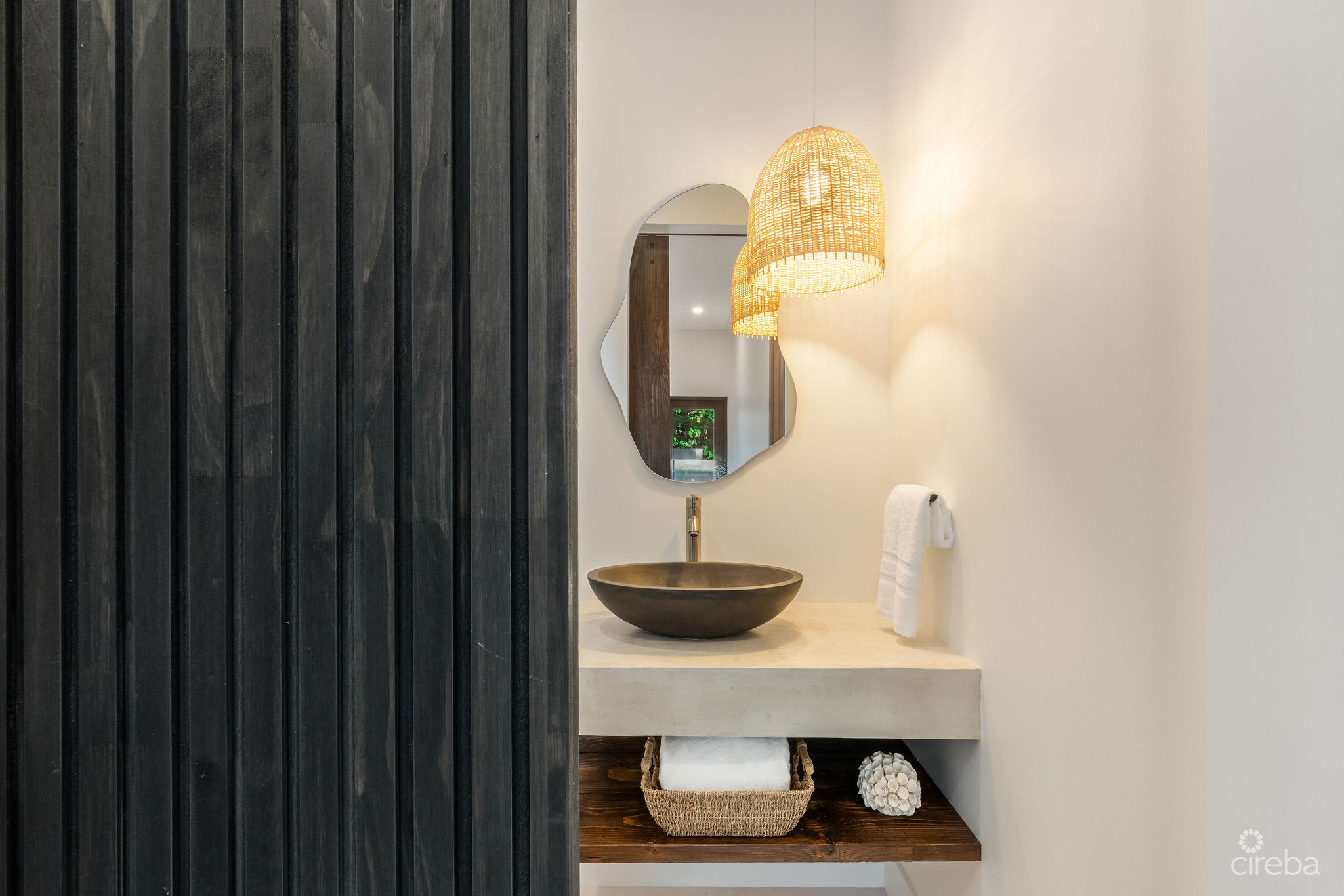 HALCYON POINT – EXPERIENCE  LUXURY FIRSTHAND