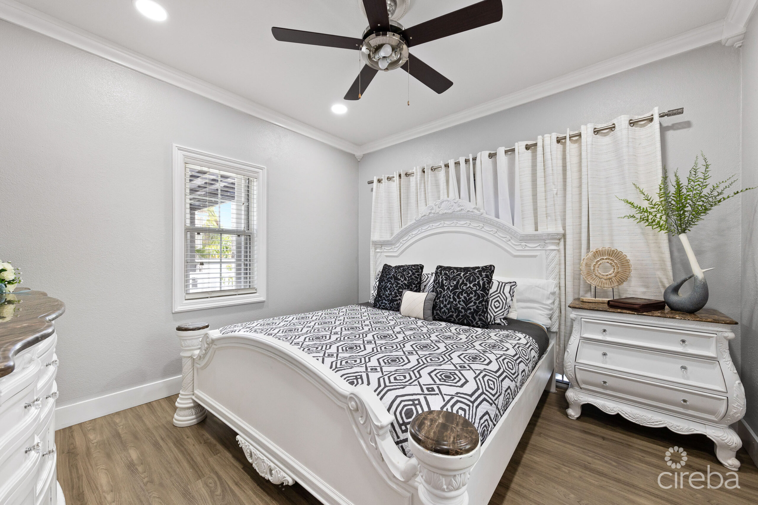 SINGLE FAMILY GEM IN NORTH SOUND ESTATES