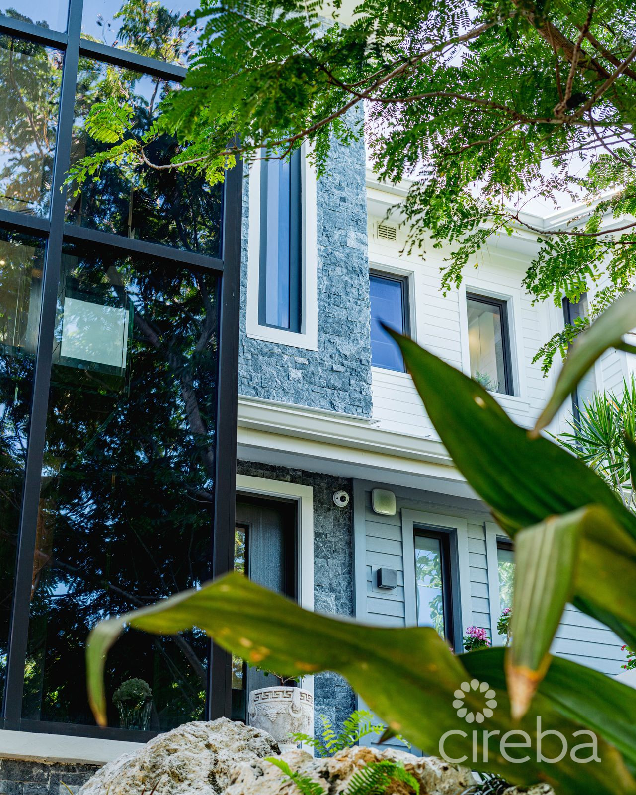 RITZ-CARLTON DECKHOUSE 9