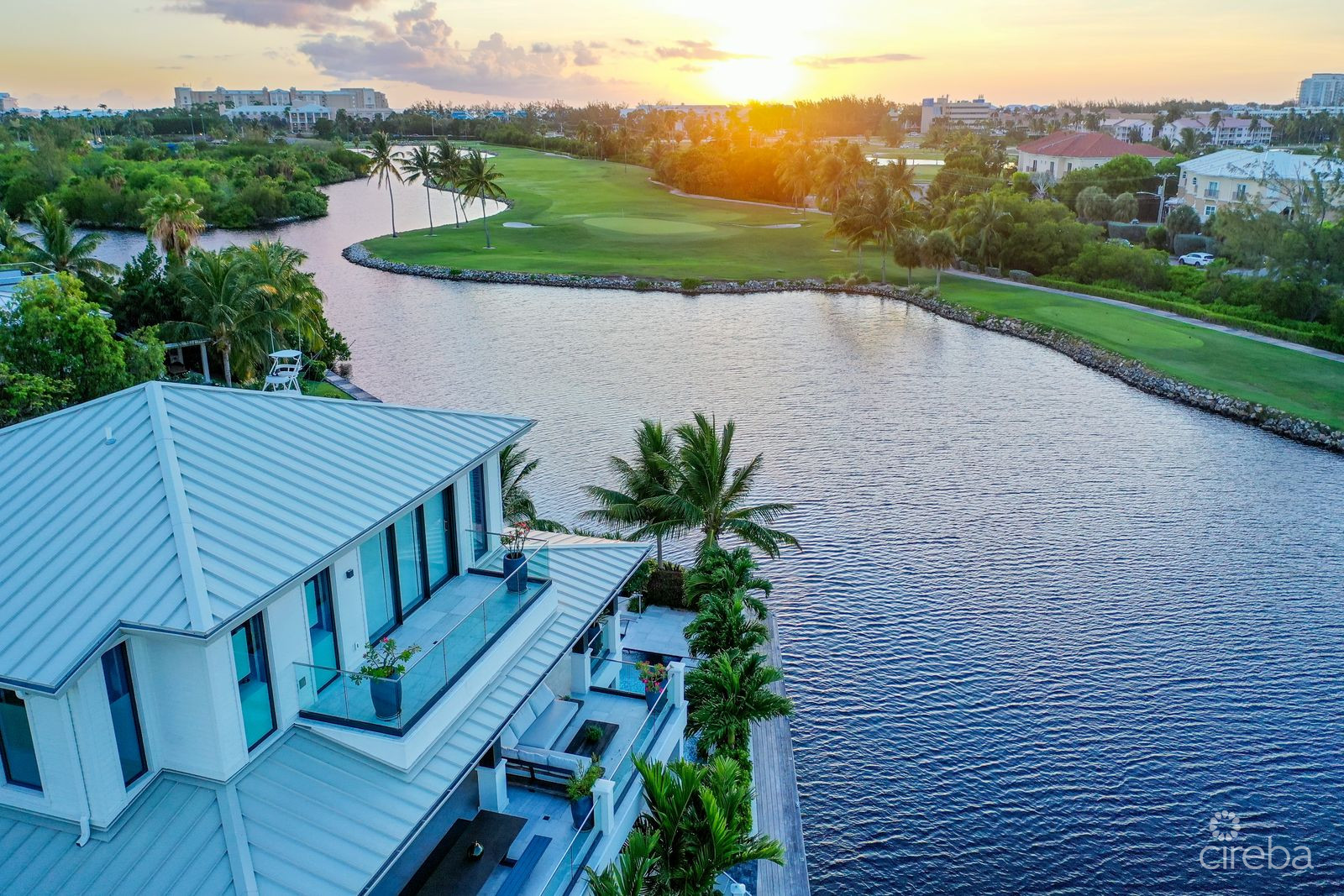 RITZ-CARLTON DECKHOUSE 9