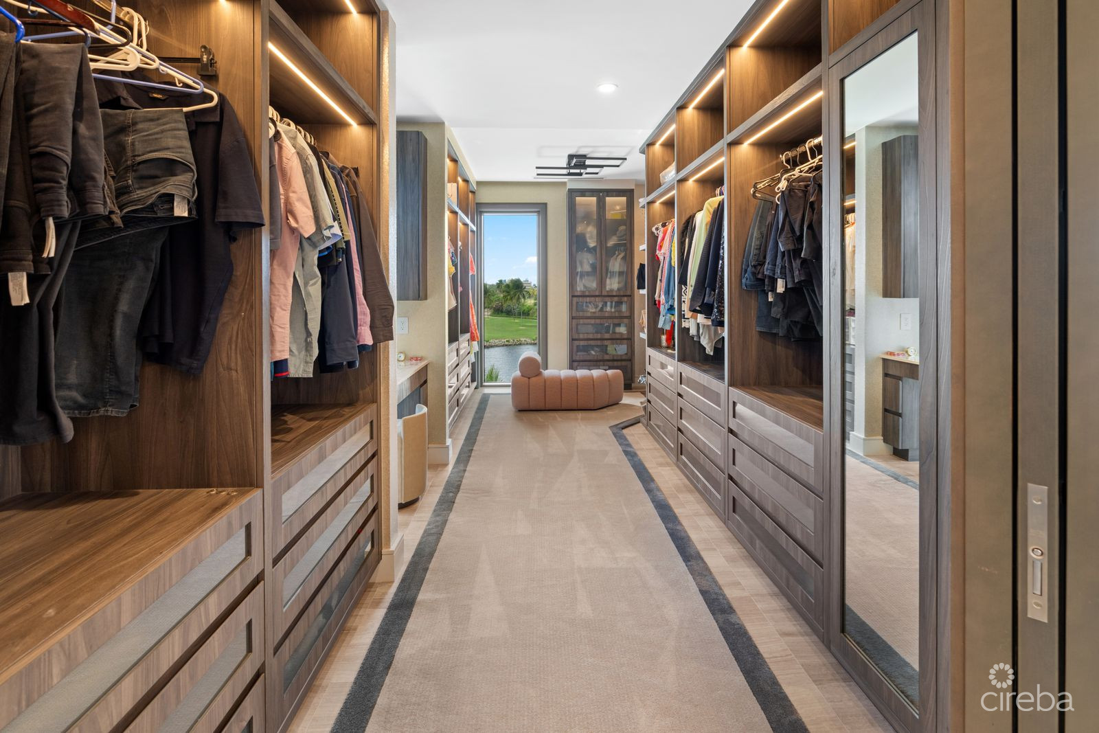 RITZ-CARLTON DECKHOUSE 9