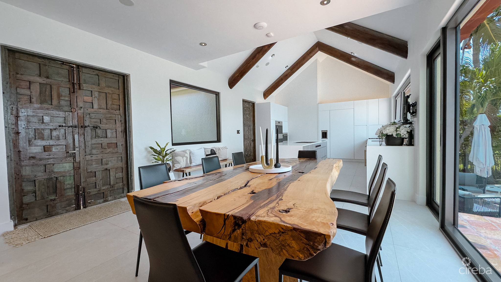 CRYSTAL HARBOUR – OCEAN FRONT HOME