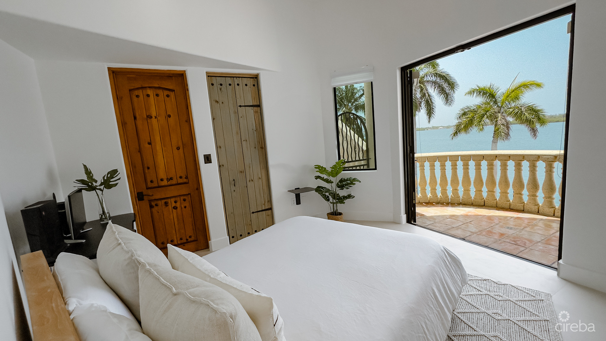 CRYSTAL HARBOUR – OCEAN FRONT HOME