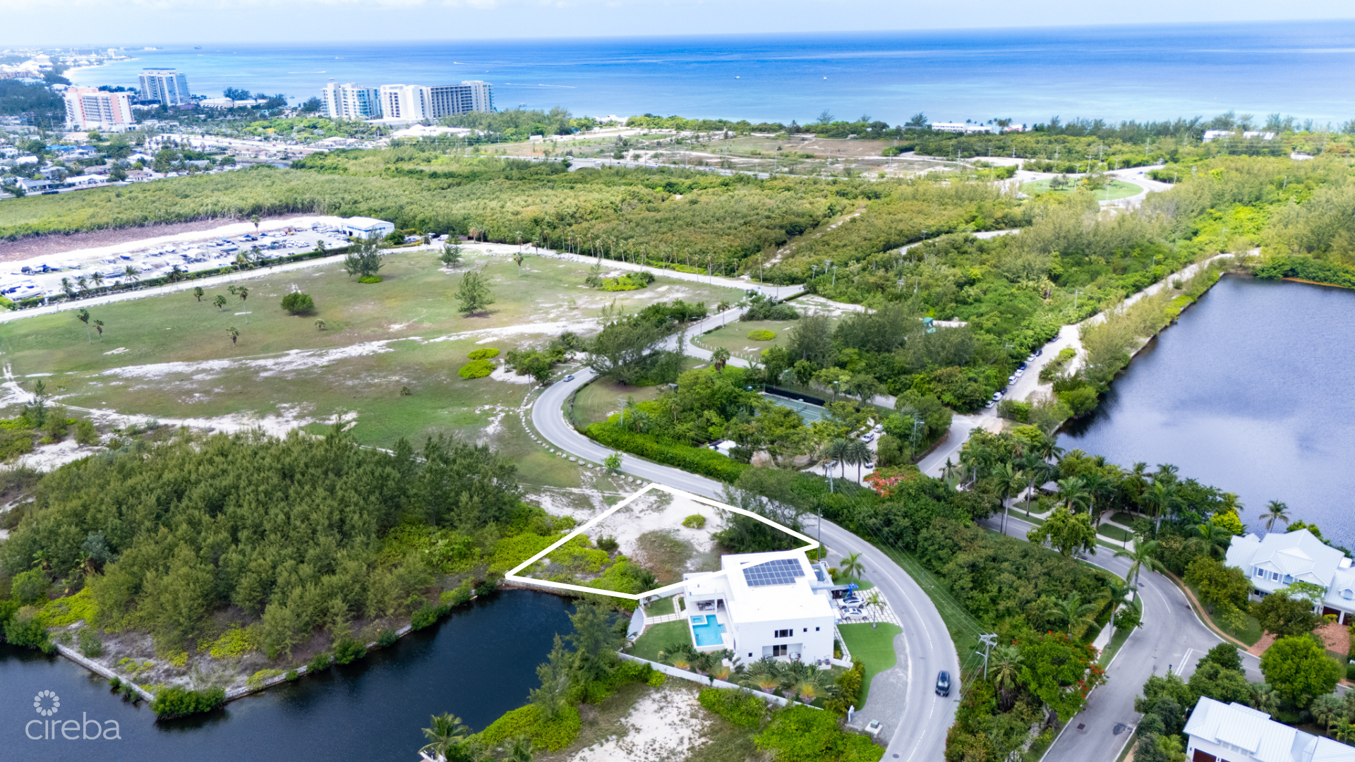 YACHT CLUB CANAL FRONT PARCEL