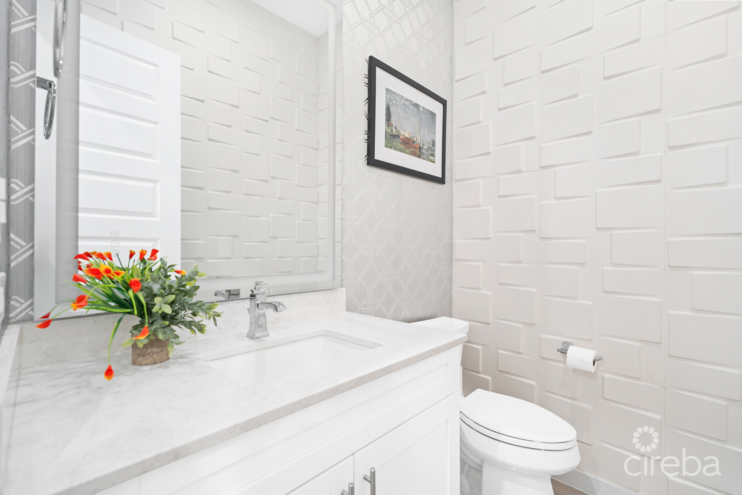 ELEVEN PARC TOWNHOME – PRIME LOCATION IN SEVEN MILE BEACH CORRIDOR