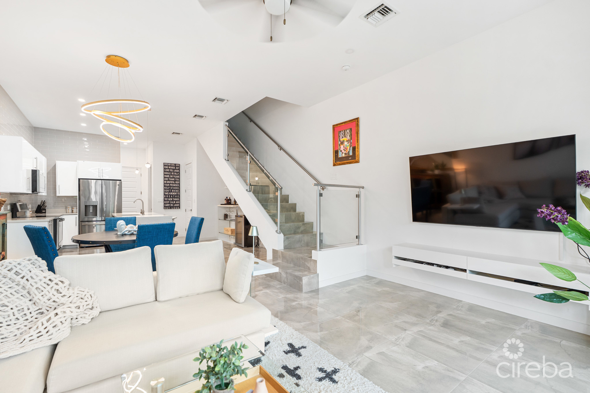 ELEVEN PARC TOWNHOME – PRIME LOCATION IN SEVEN MILE BEACH CORRIDOR