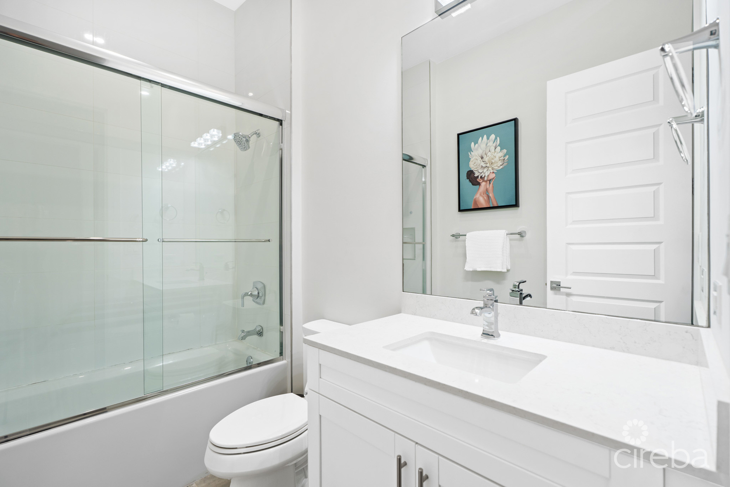 ELEVEN PARC TOWNHOME – PRIME LOCATION IN SEVEN MILE BEACH CORRIDOR