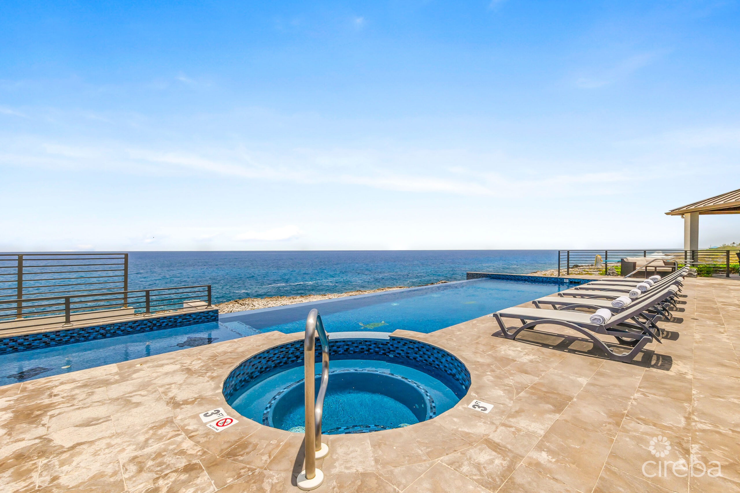 BELLA VISTA-LUXURY PANORAMIC OCEANFRONT 5 BEDROOM ESTATE