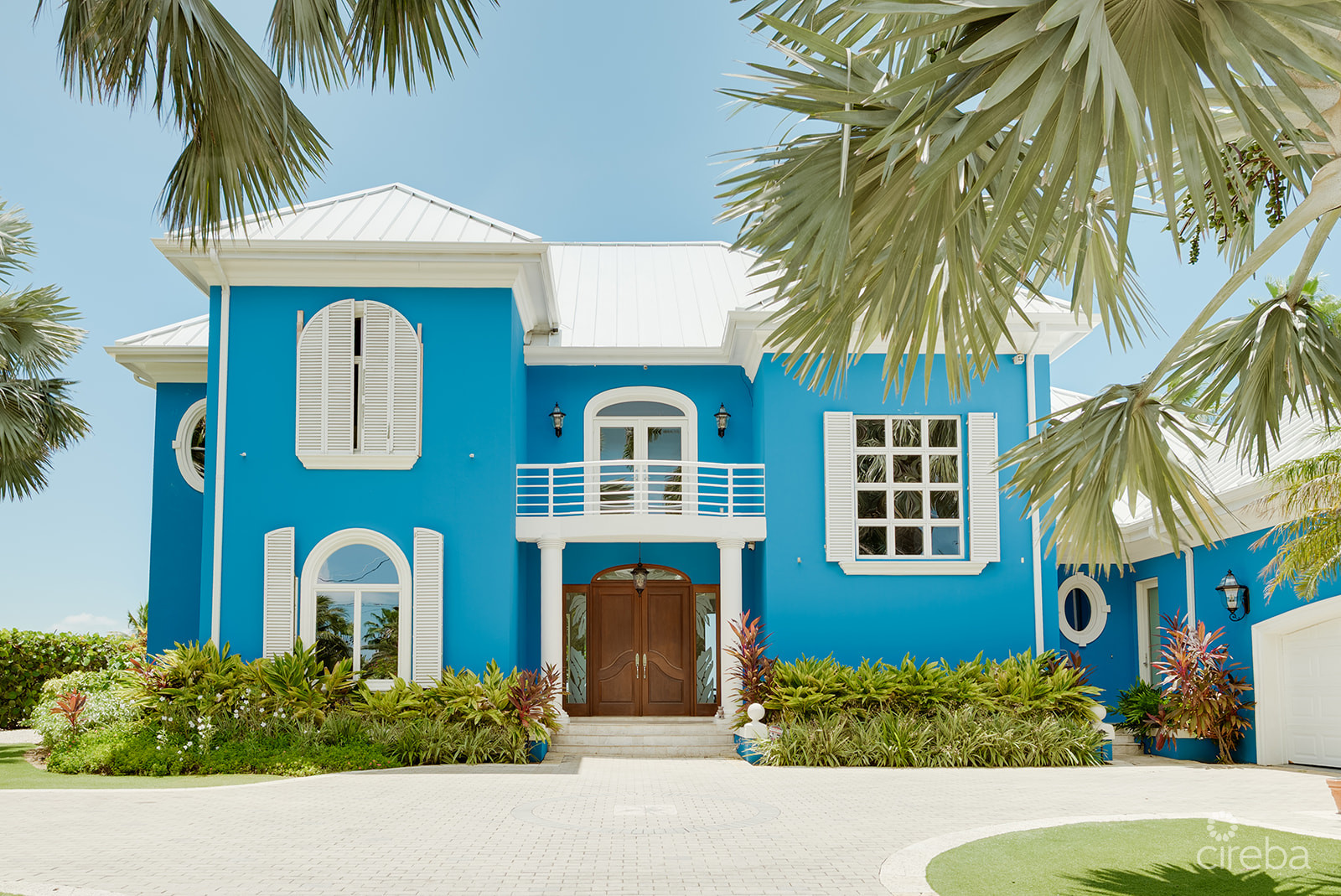 THE BLUE HOUSE – WATERFRONT HOME SOUTH SOUND ROAD