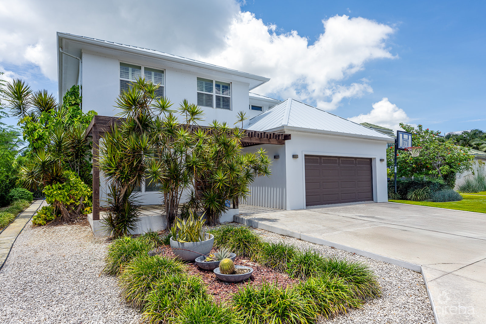 BIMINI DR – EXECUTIVE CANAL FRONT HOME IN GRAND HARBOUR