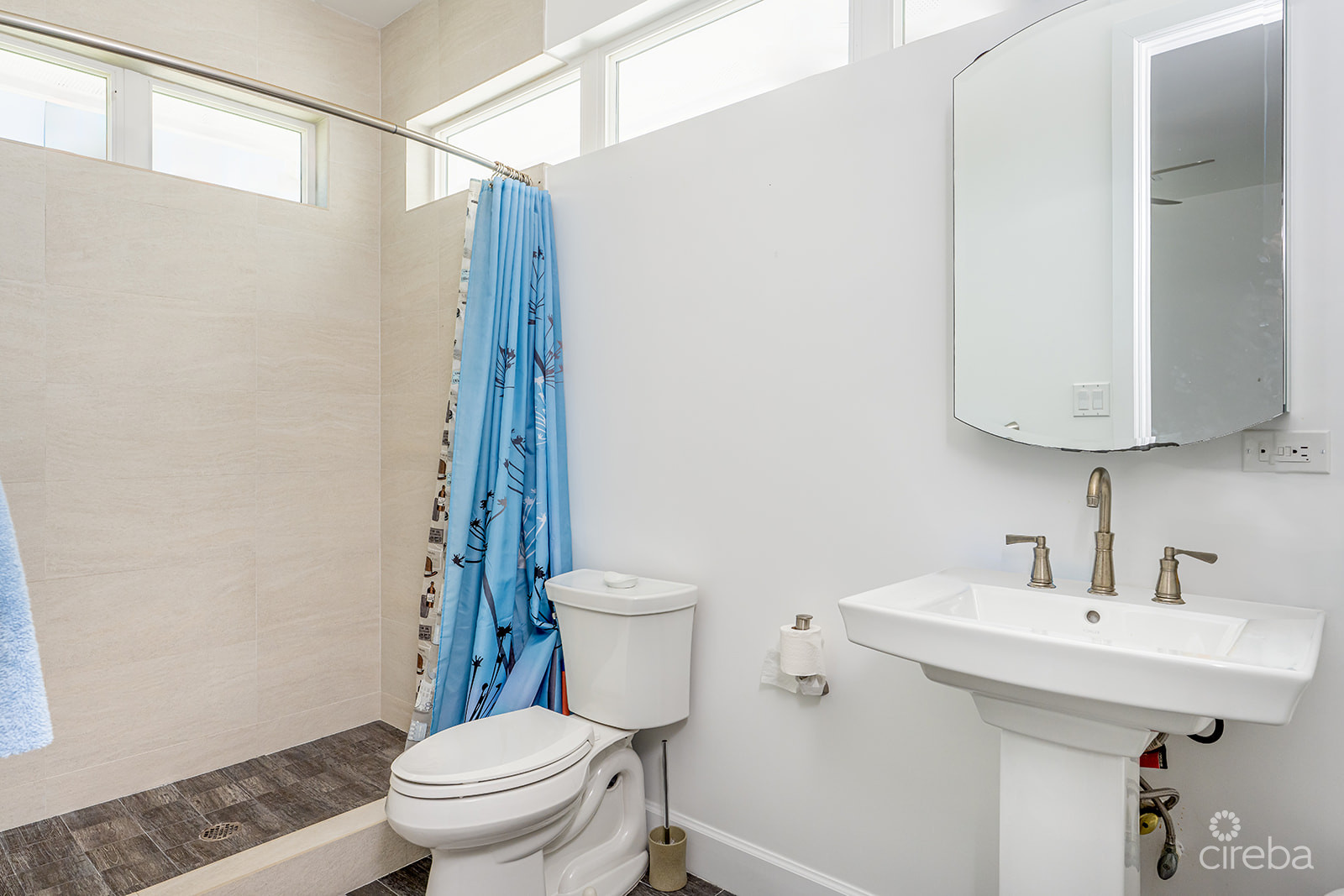 BIMINI DR – EXECUTIVE CANAL FRONT HOME IN GRAND HARBOUR