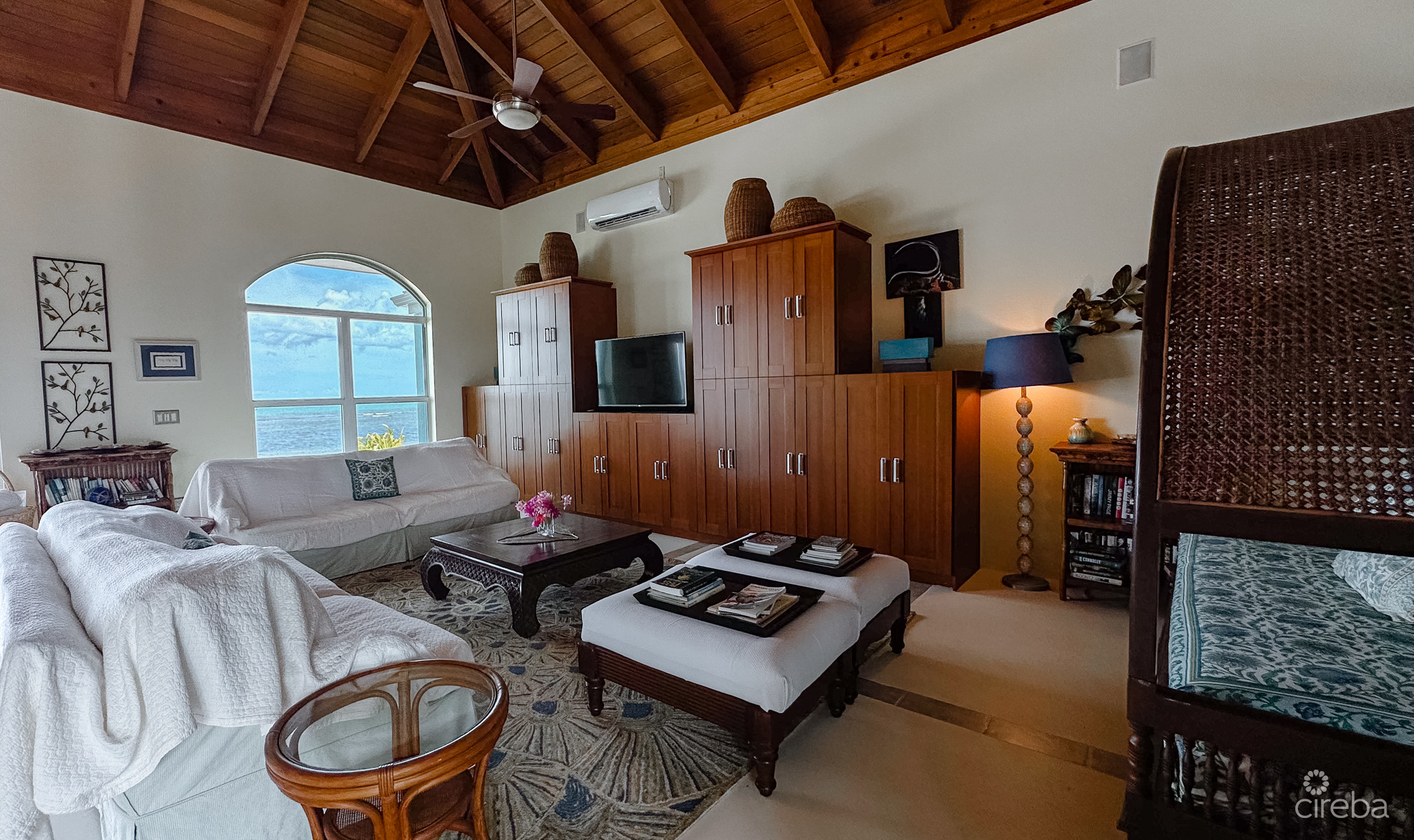 LITTLE CAYMAN BEACHFRONT HOME WITH POOL