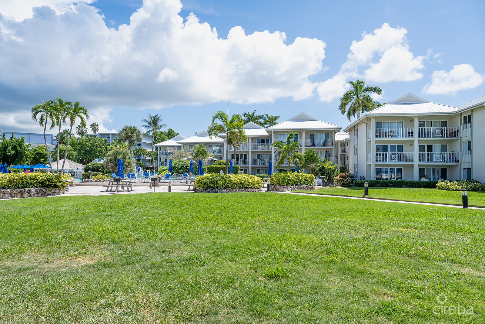 SUNSET COVE  – PENTHOUSE – CORNER UNIT